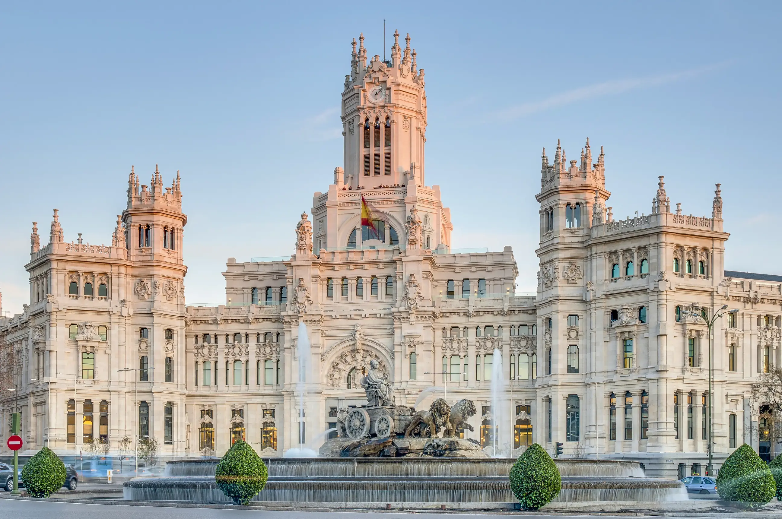 day-hero-cibeles-fountain-madrid-spain.webp