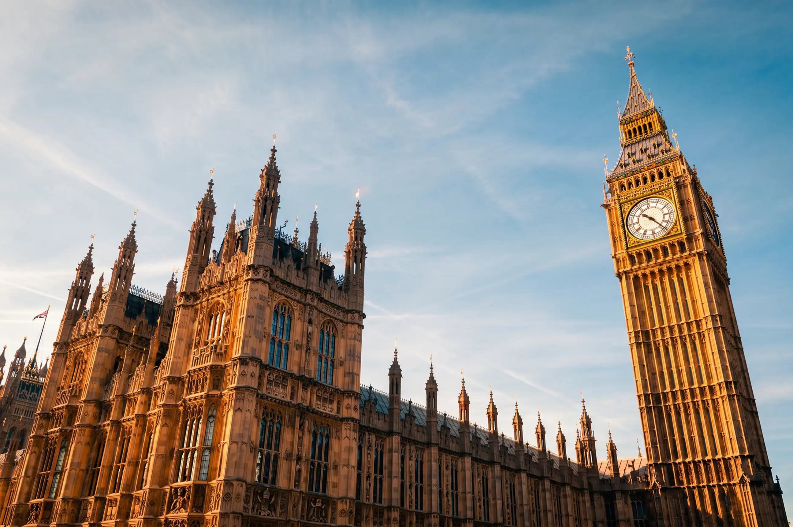 day-hero-houses-of-parliament-london-england.webp