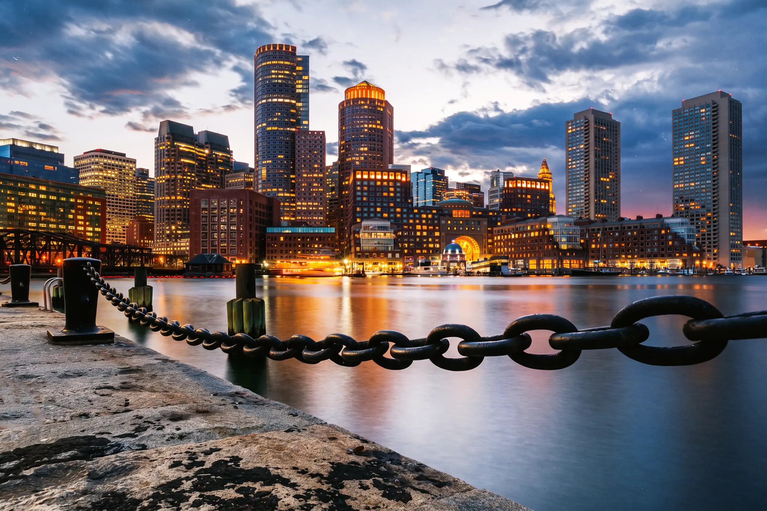 day-hero-chain-skyline-boston-usa-584842854.webp