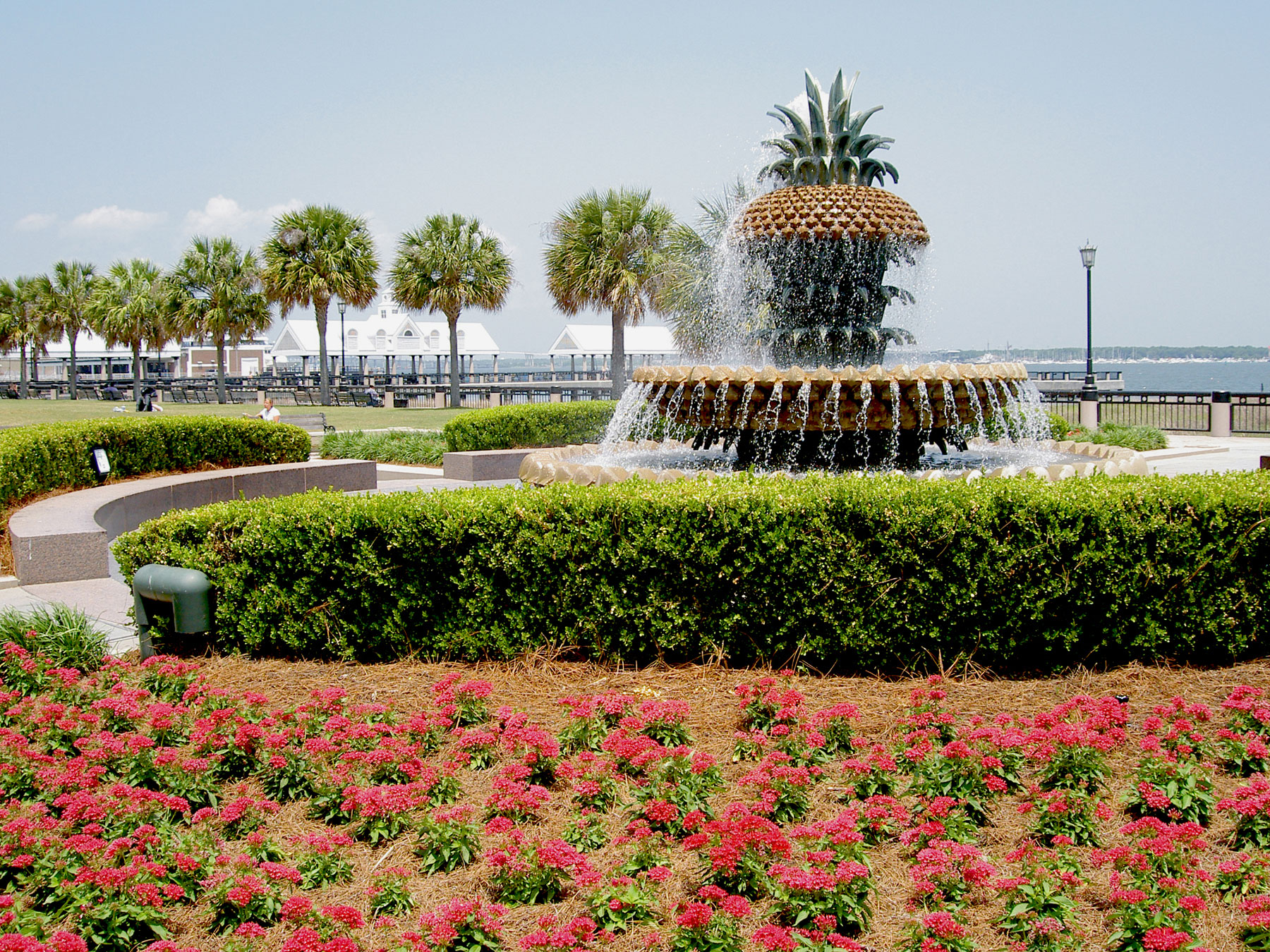 pineapple-fountain-joe-riley-waterfront-park-charleston-south-carolina-usa.jpg