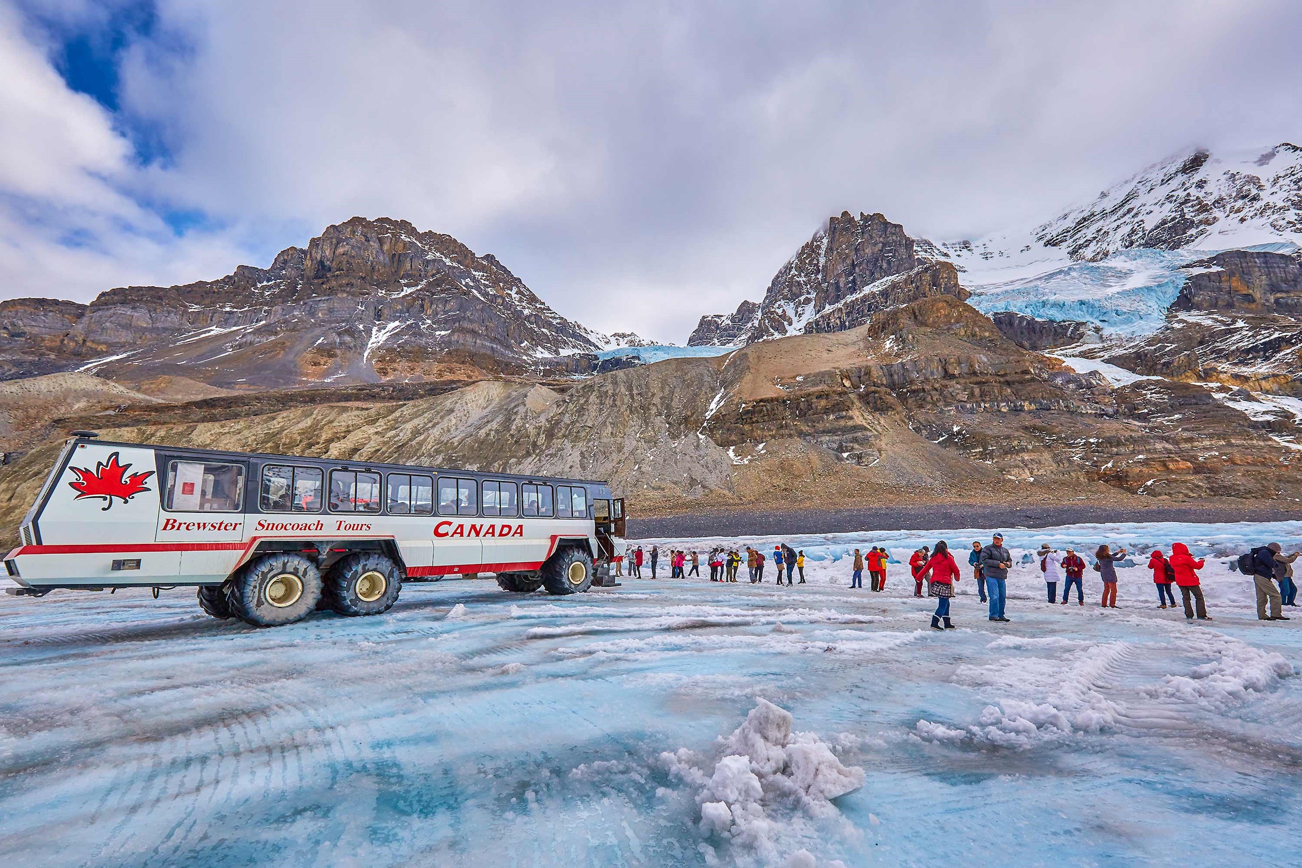 people-glacier-walk-athabasca-glacier-canada.jpg