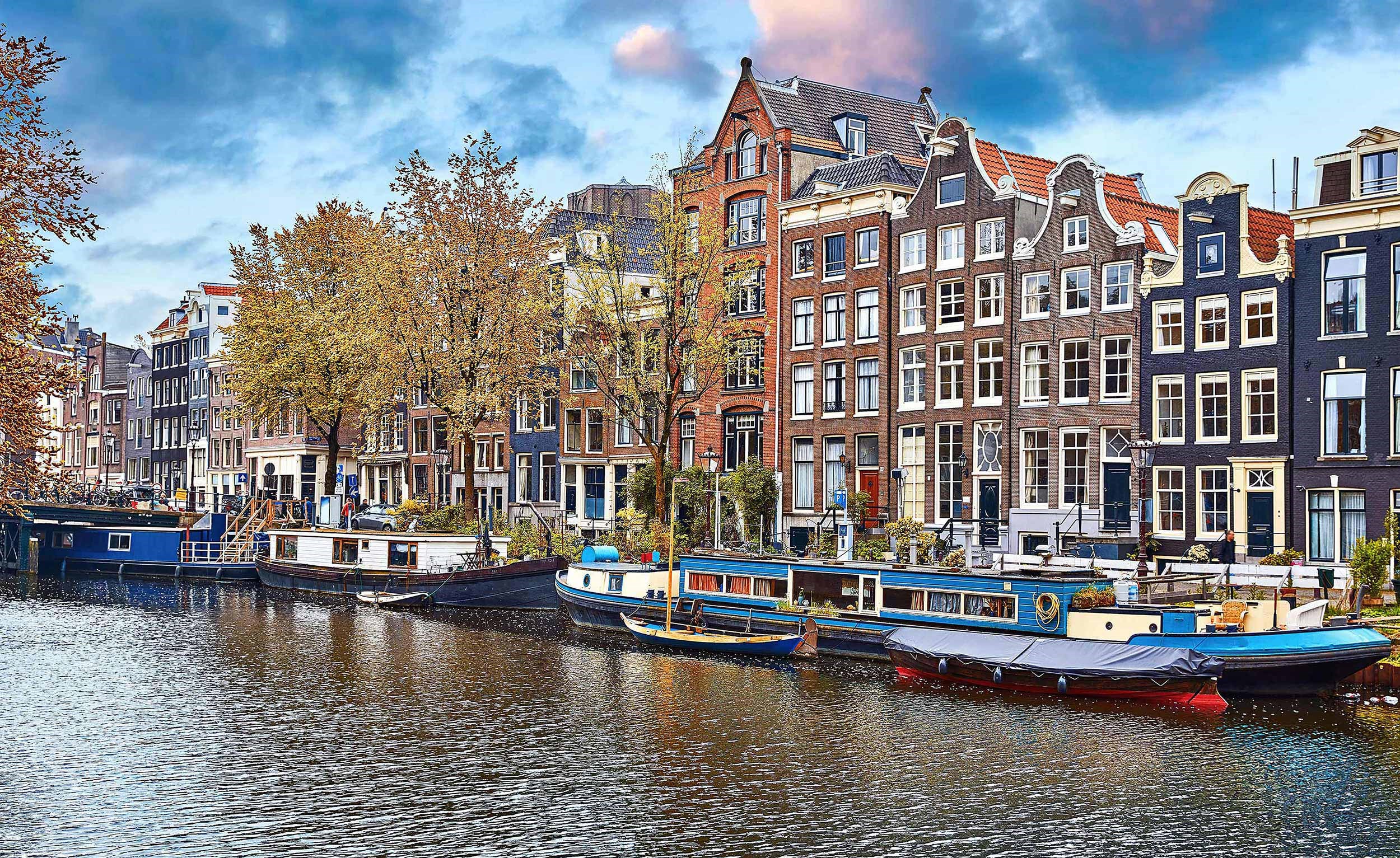 houseboats-canal-amsterdam-netherlands.jpg