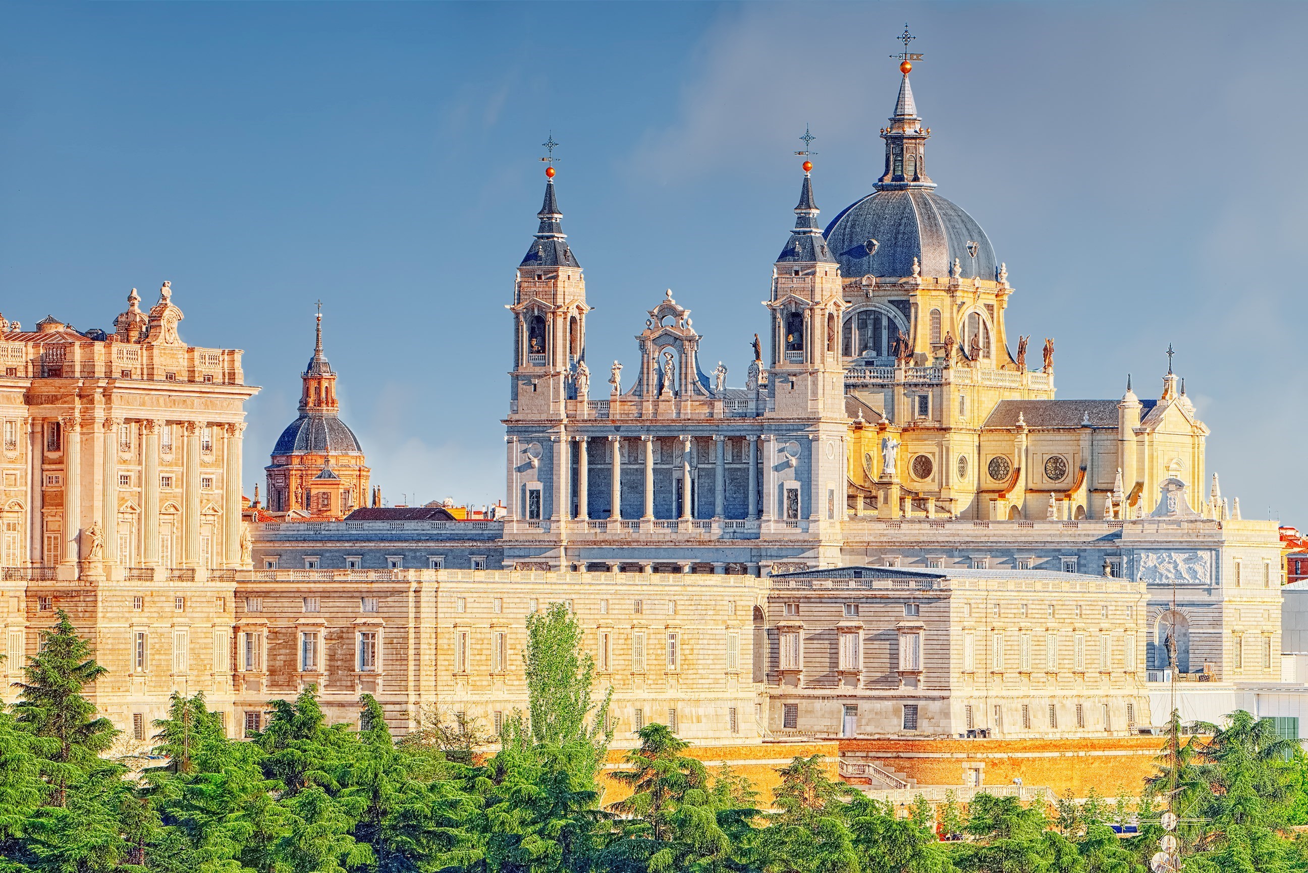 arrive-madrid-madrid-spain.jpg
