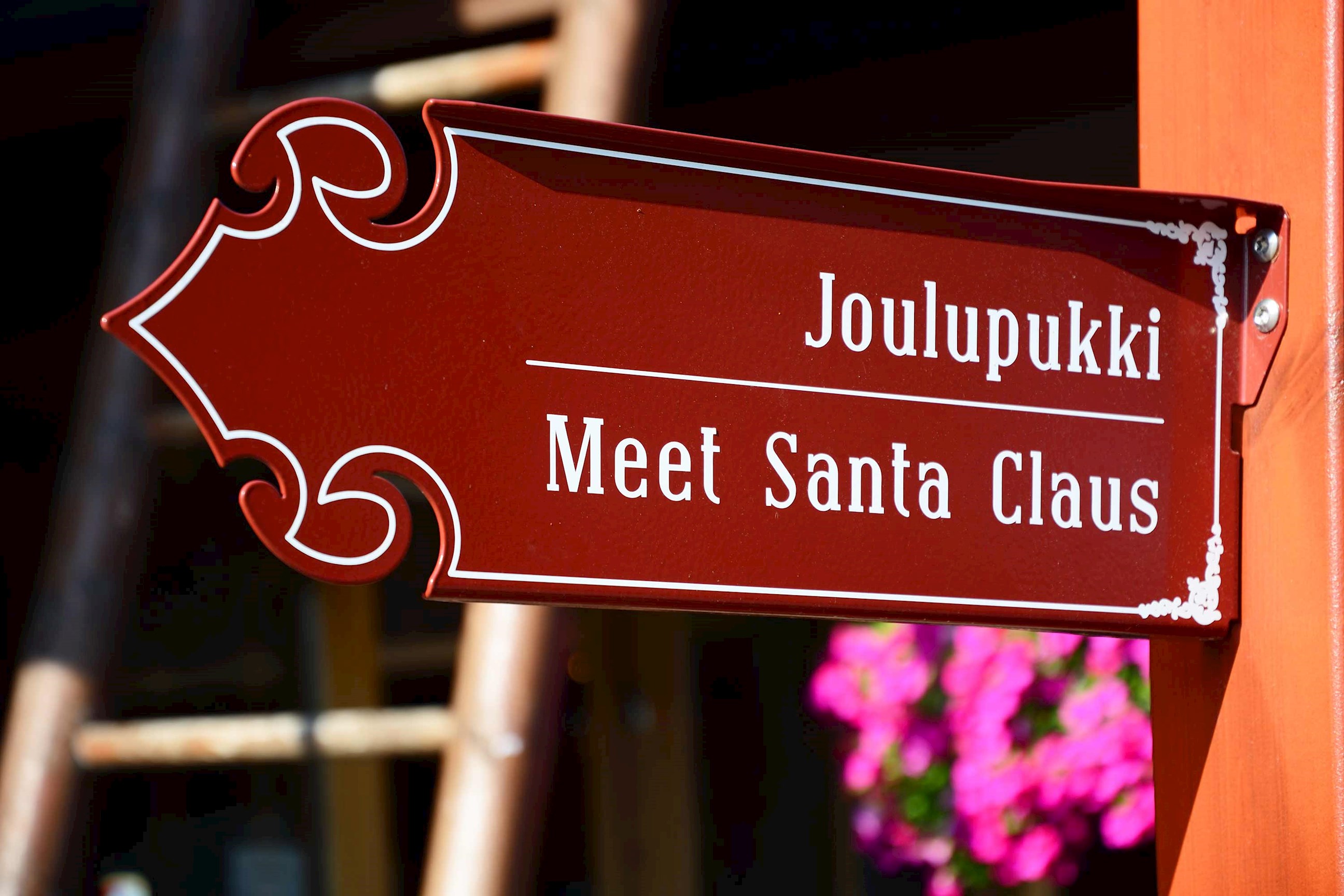 meet-santa-claus-sign-rovaniemi-finland.jpg