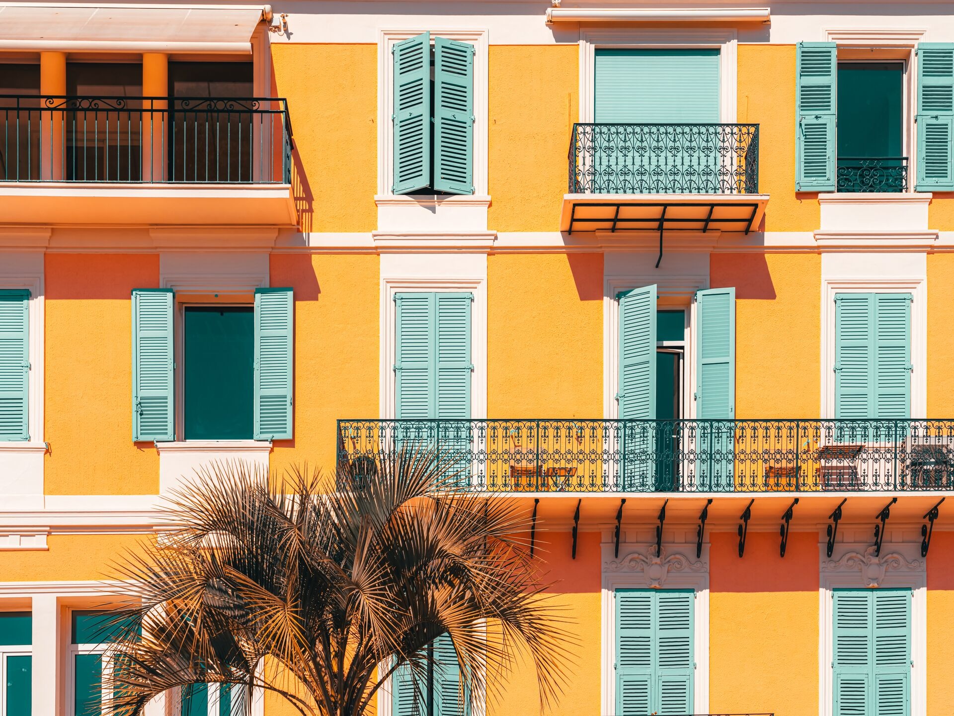 charming-architecture-of-cannes-city-in-france.jpeg