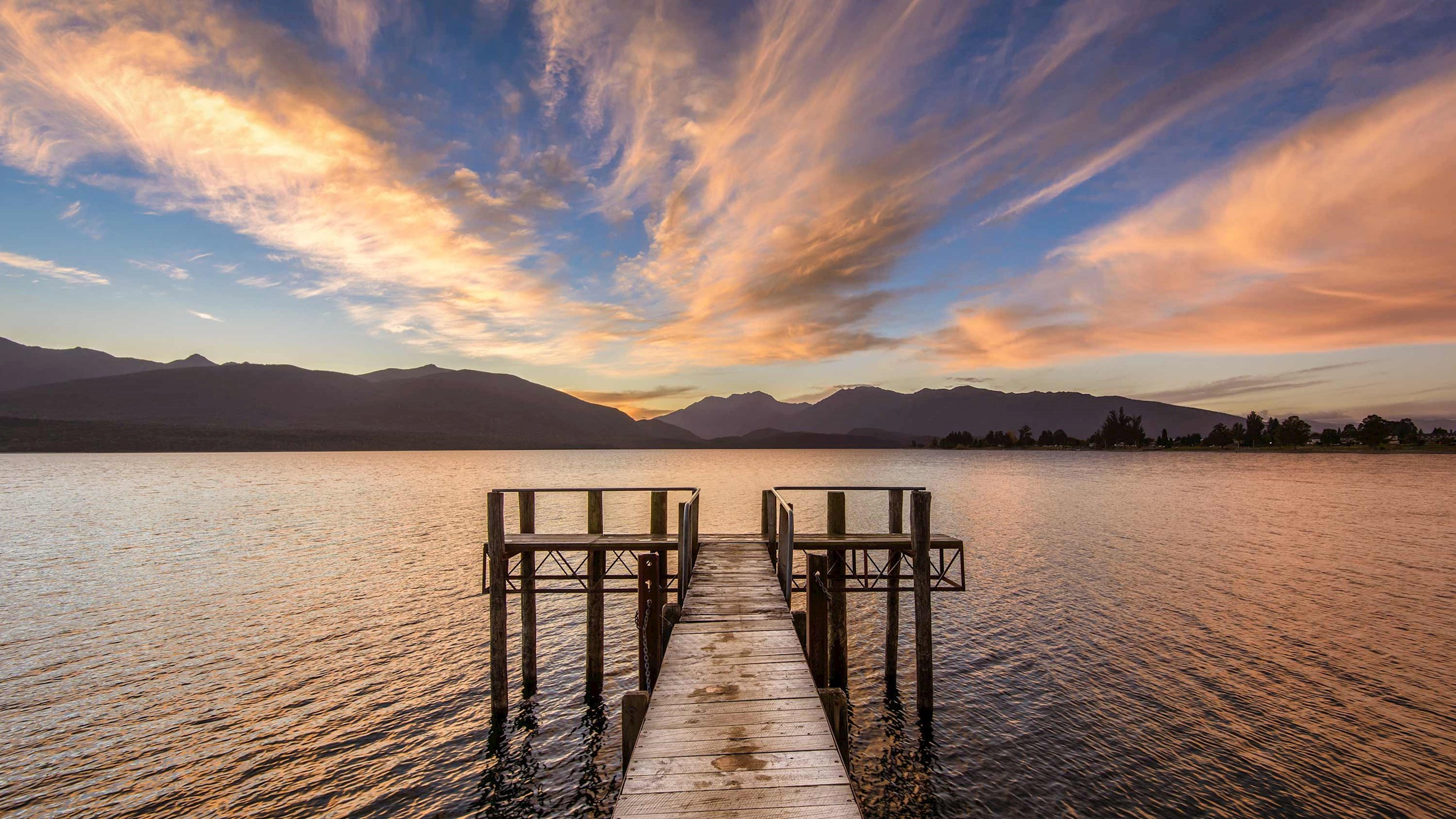 lake-te-anau-new-zealand.jpg