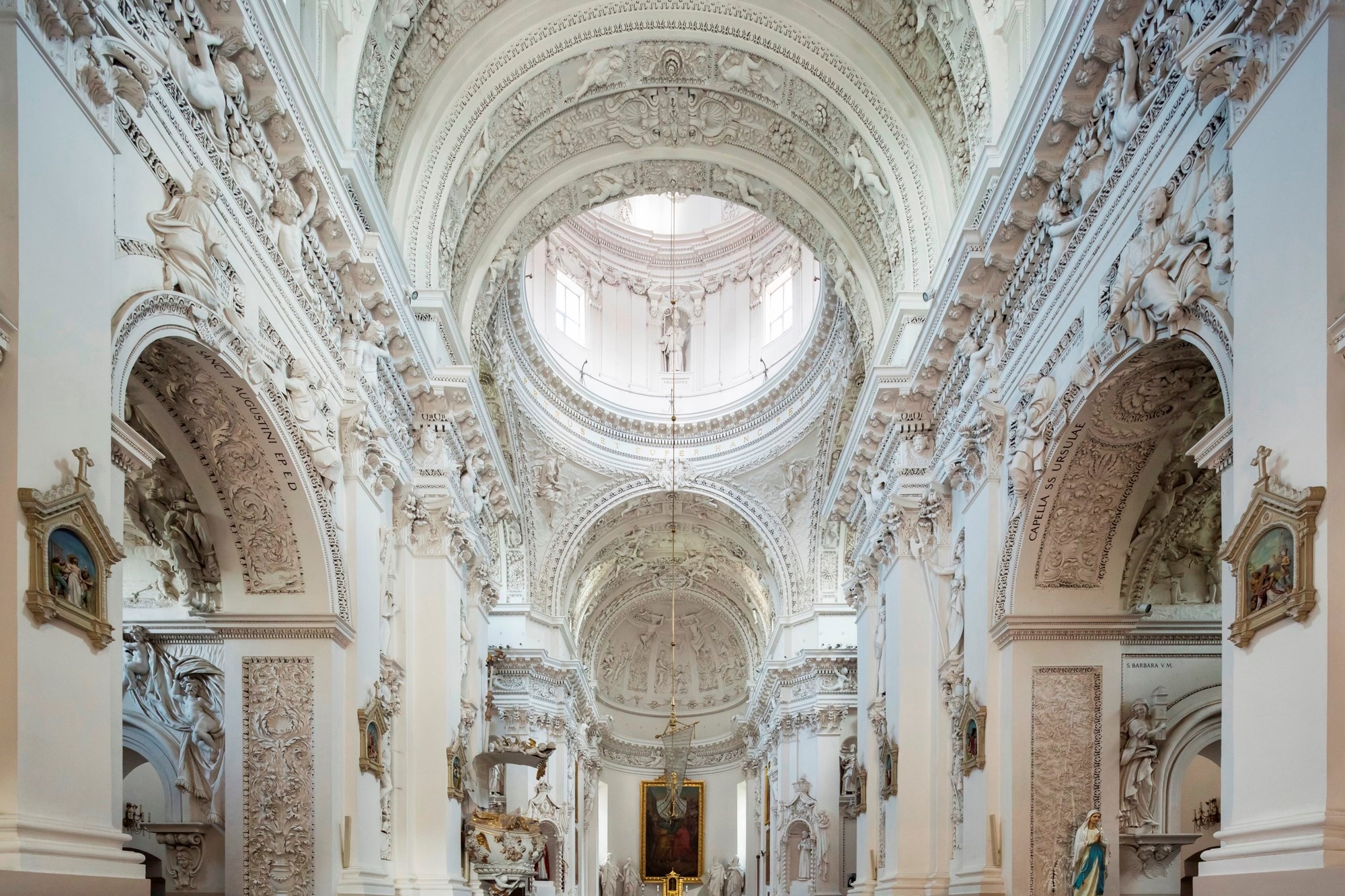 baroque-church-st-peter-st-paul-vilnius-lithuania.jpg