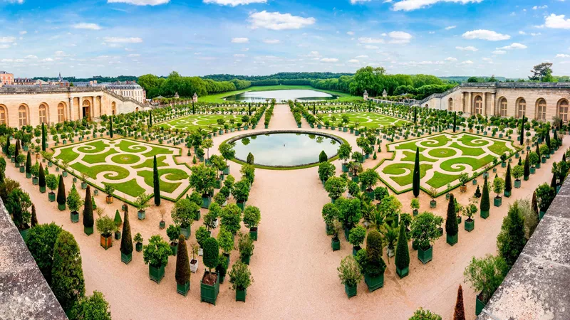 Visit Versailles Palace and gardens in Paris, France