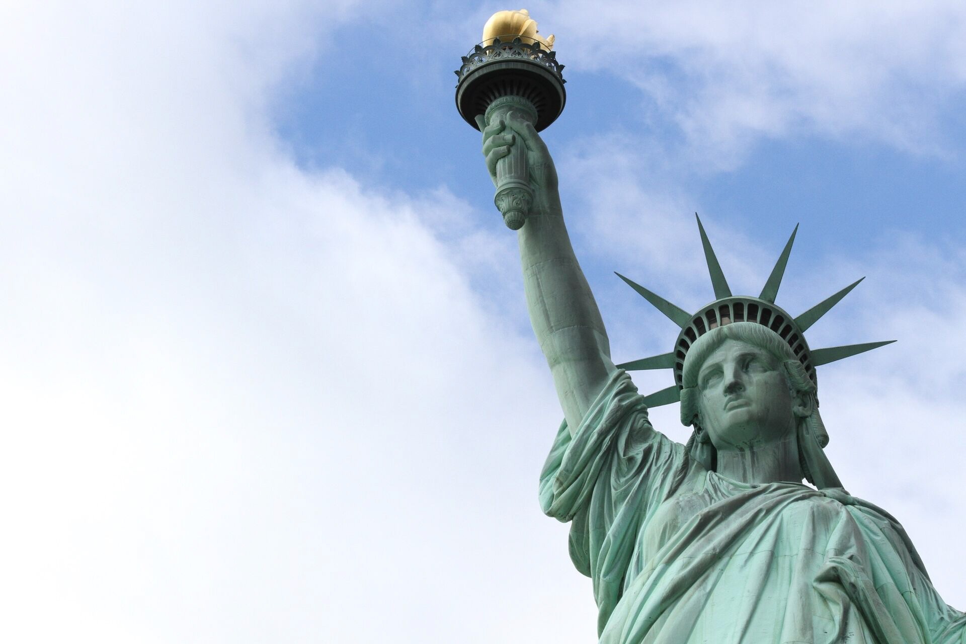Usa New York Statue Of Liberty Sky
