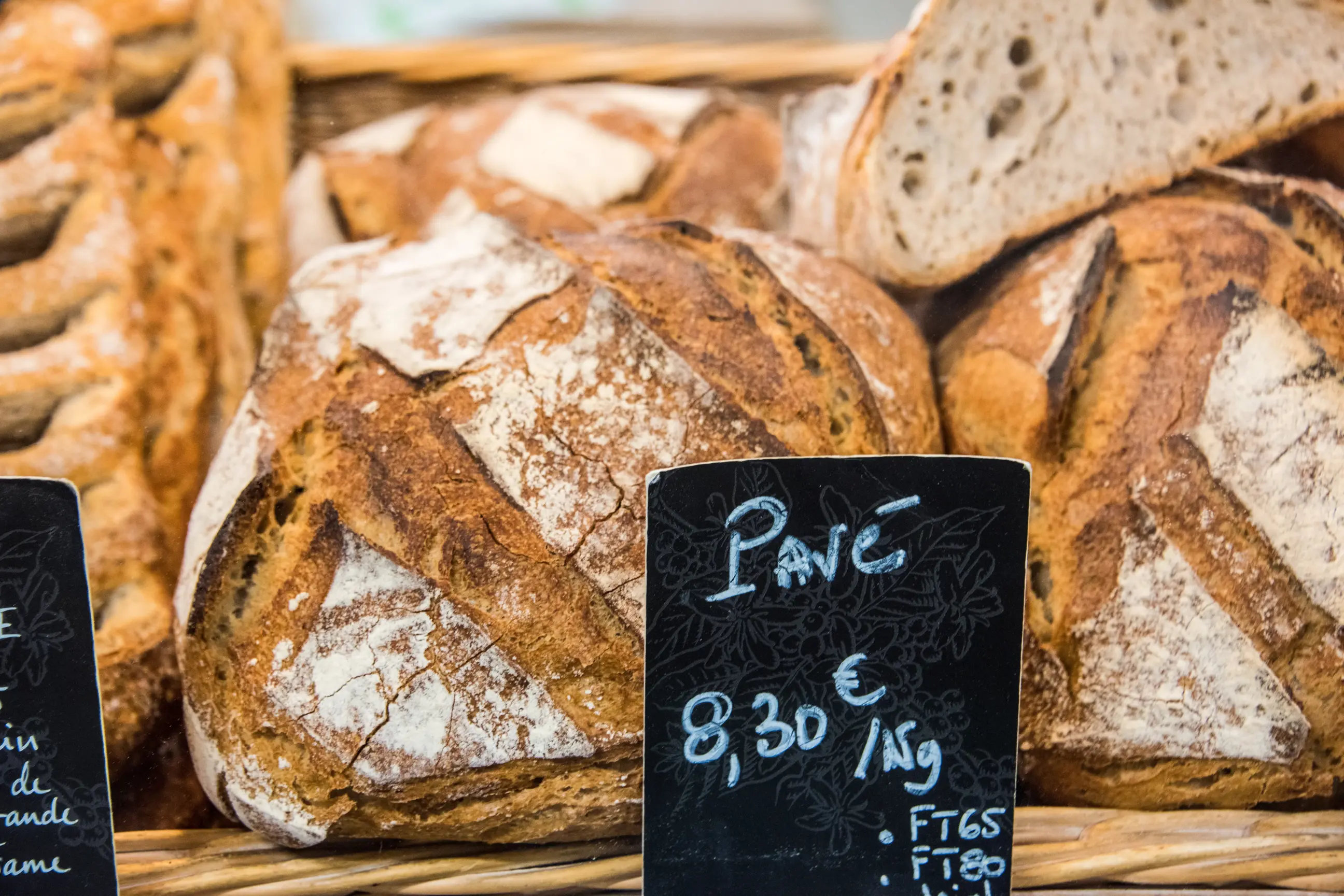 day-hero-rustic-bread-paris-france.webp