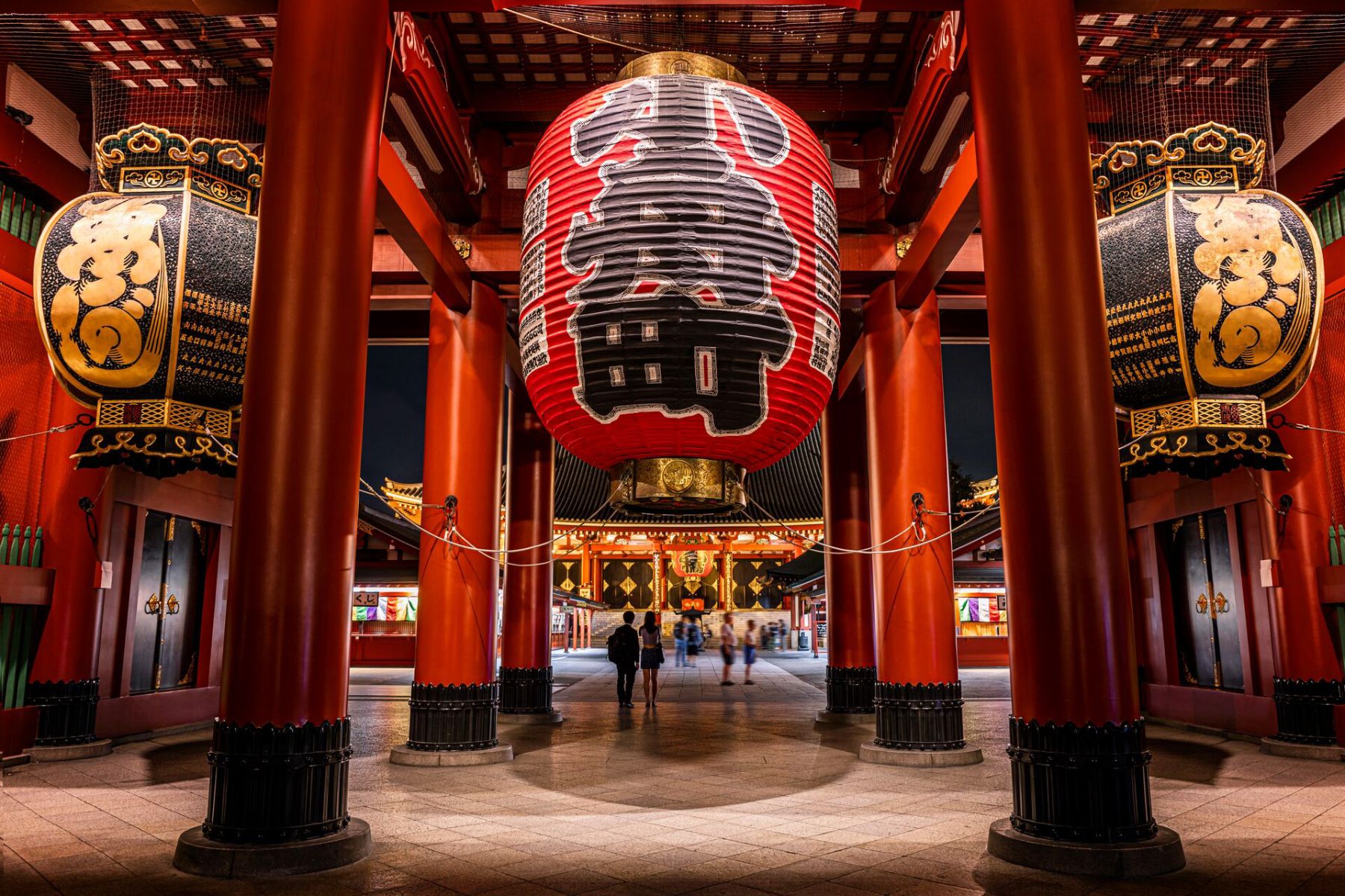 Big red lantern of Sensoji Asakusa Temple in Tokyo surrounded with giant red columns