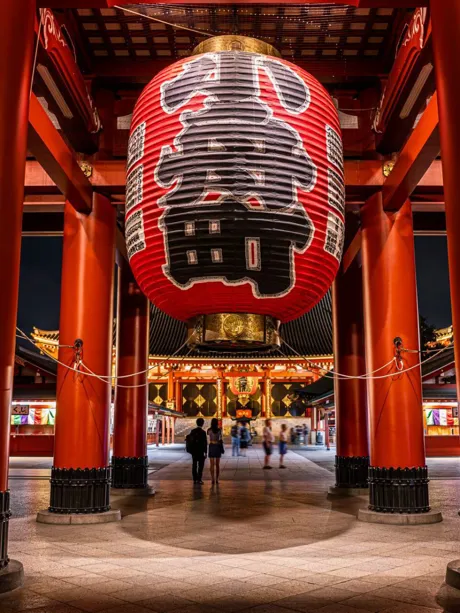 Big red lantern of Sensoji Asakusa Temple in Tokyo surrounded with giant red columns