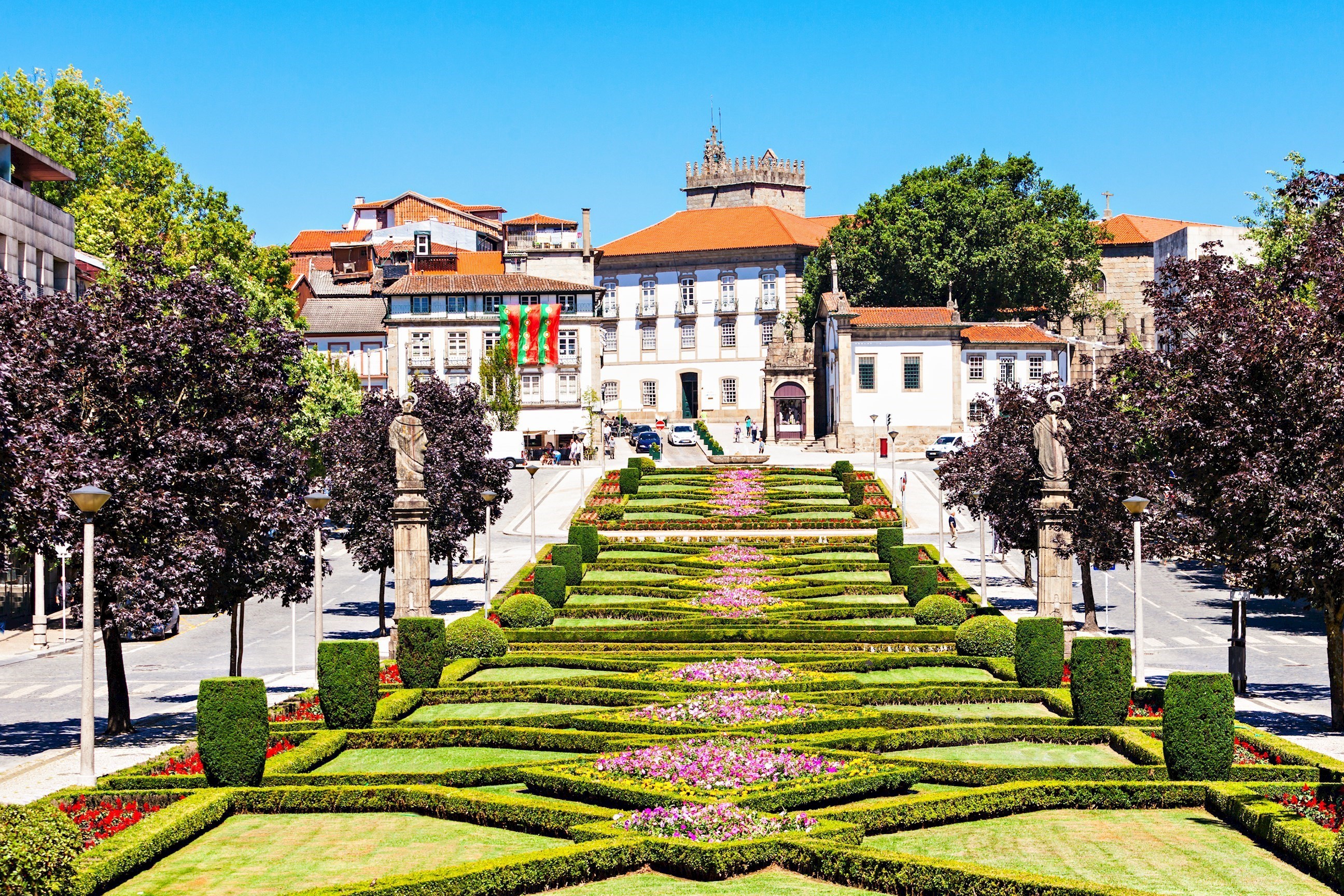 city-orientation-guimaraes-portugal.jpg