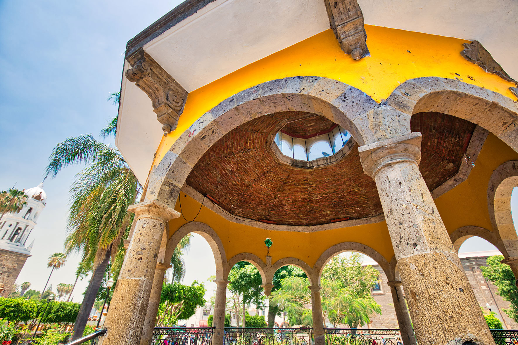 tlaquepaque-scenic-streets-guadalajara-mexico.jpg