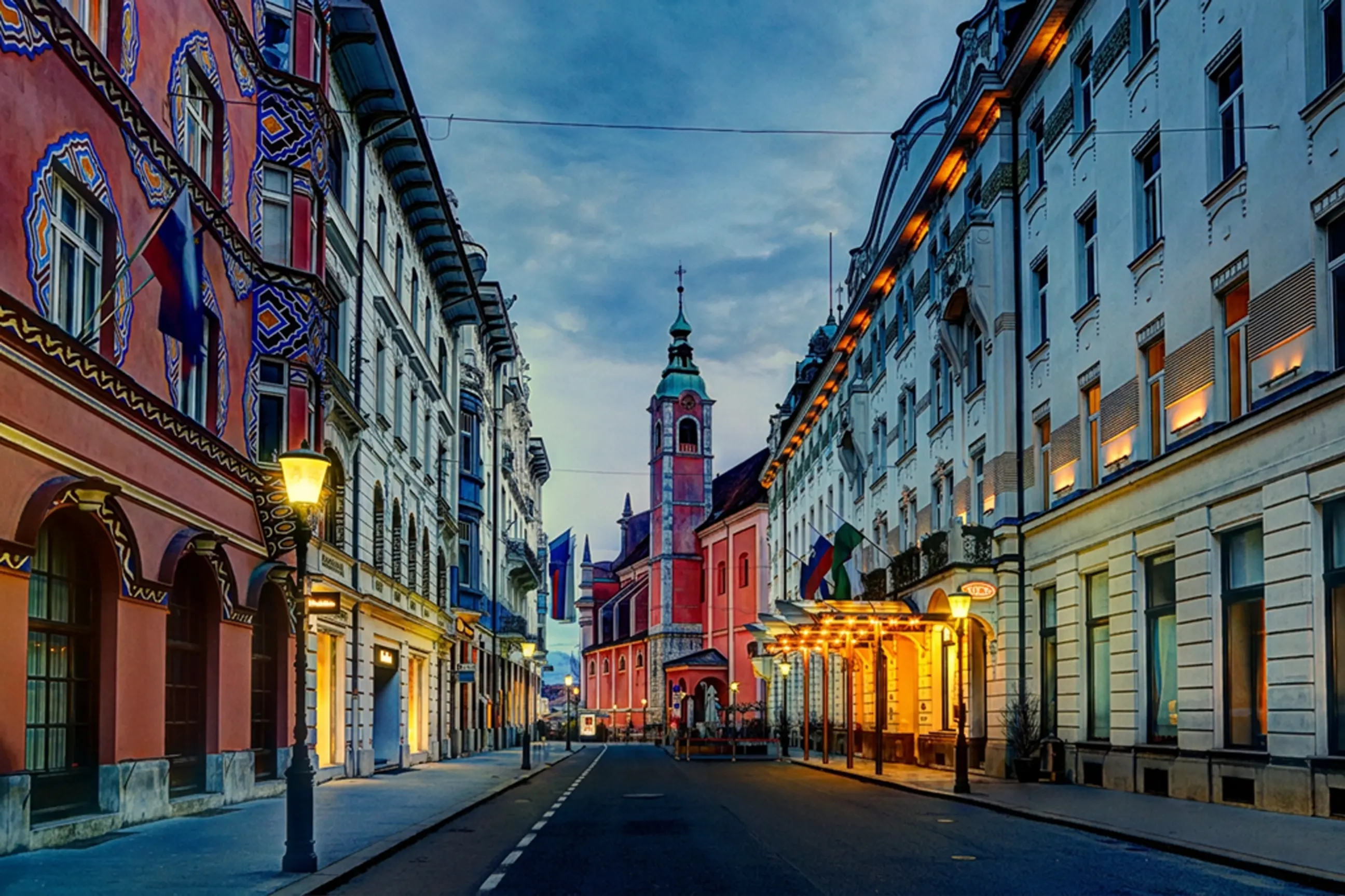day-hero-franciscan-church-ljublijana-slovenia-949202700.webp