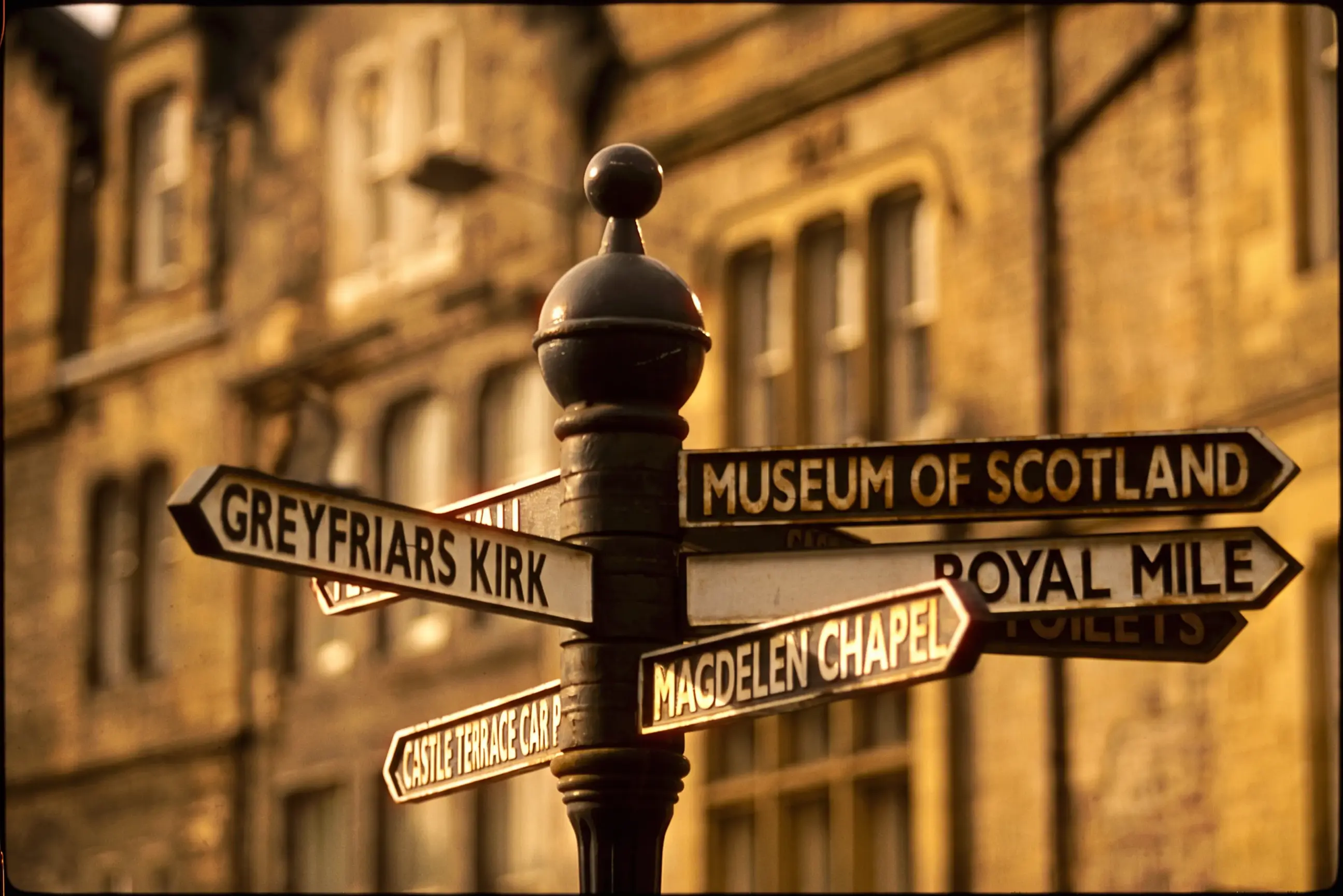 day-hero-sign-post-edinburgh-scotland-121859503.webp