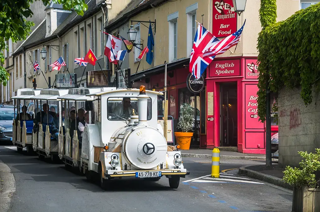 take-a-tour-of-bayeux-aboard-the-mini-train.webp