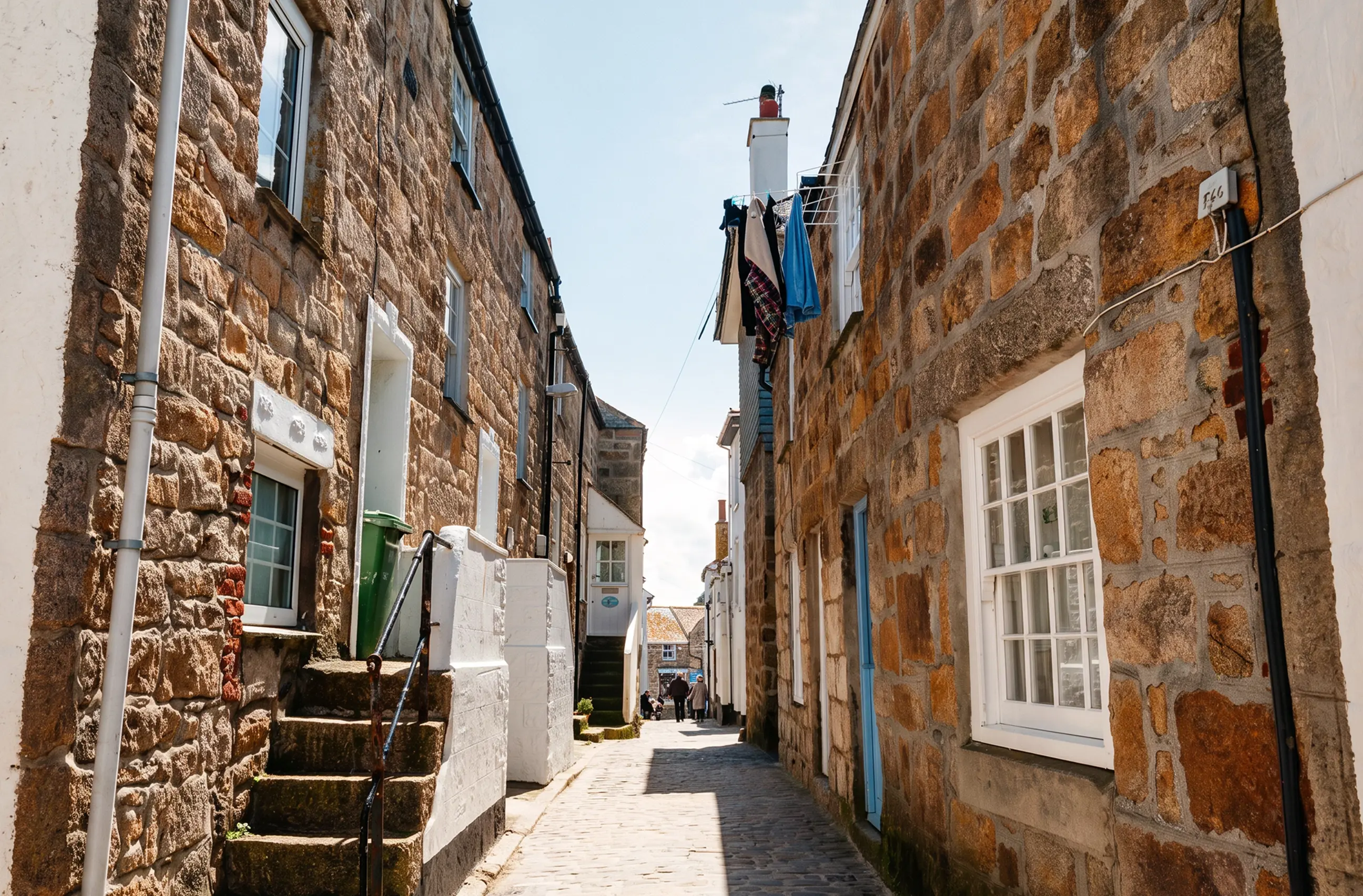 day-hero-narrow-street-st-ives-cornwall-1175646064.webp