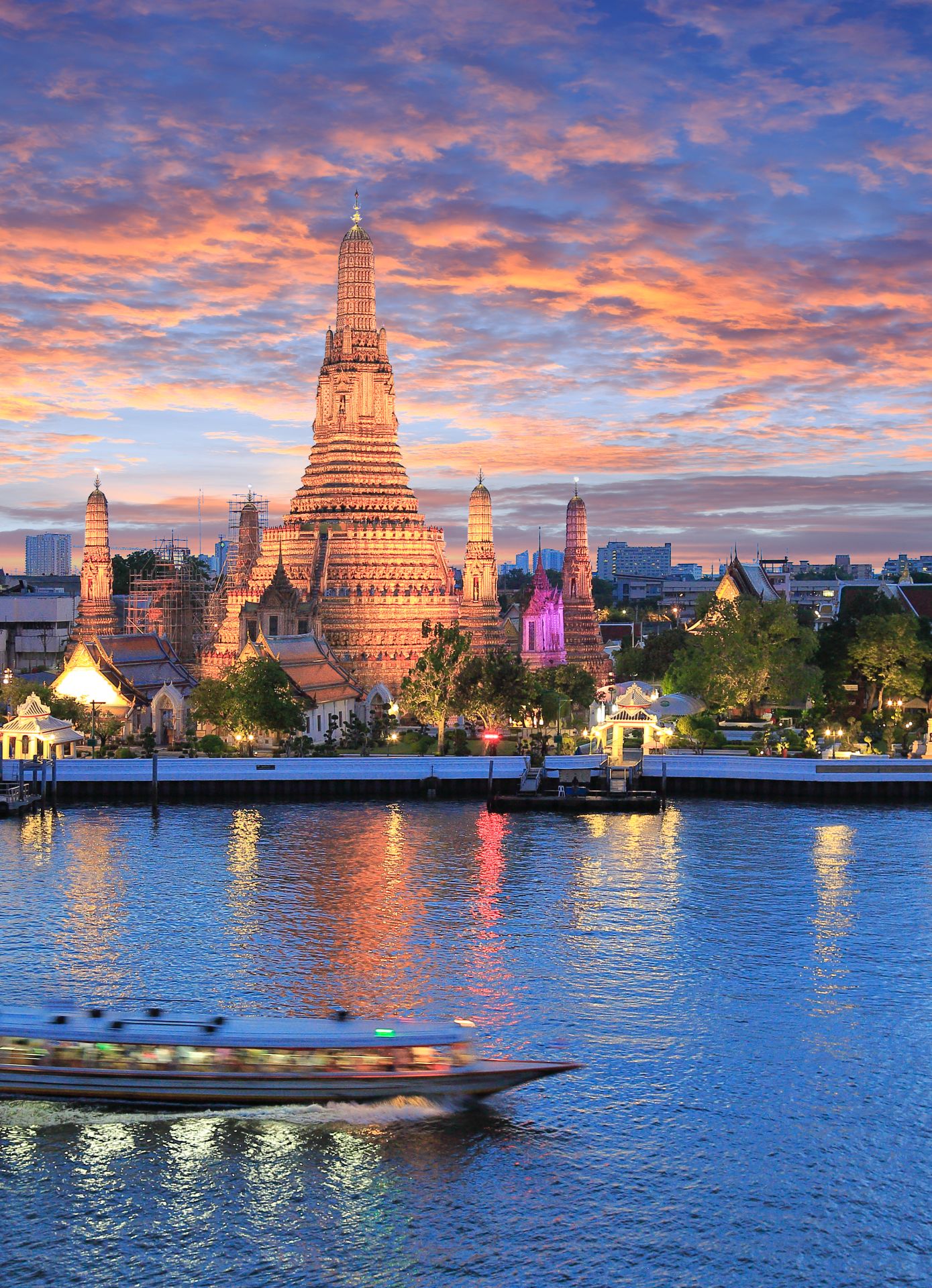 May Pra Ru Maat at evening in Bangkok, Thailand