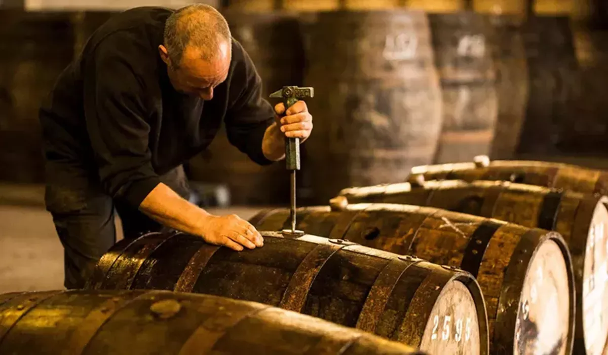 opening-whisky-cask-glasgow-scotland.webp