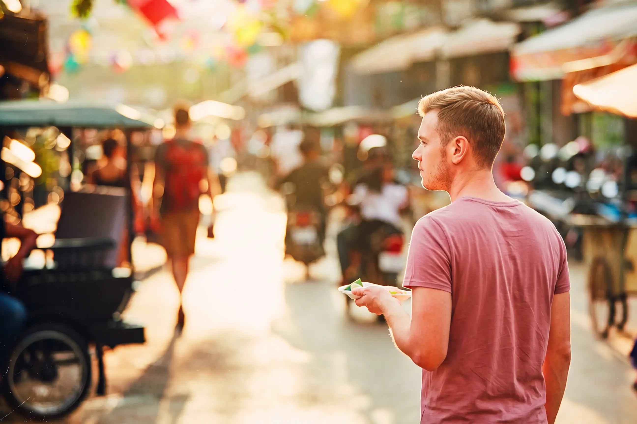 hero-day-walking-to-the-night-market-siem-reap-cambodia-893020938.webp