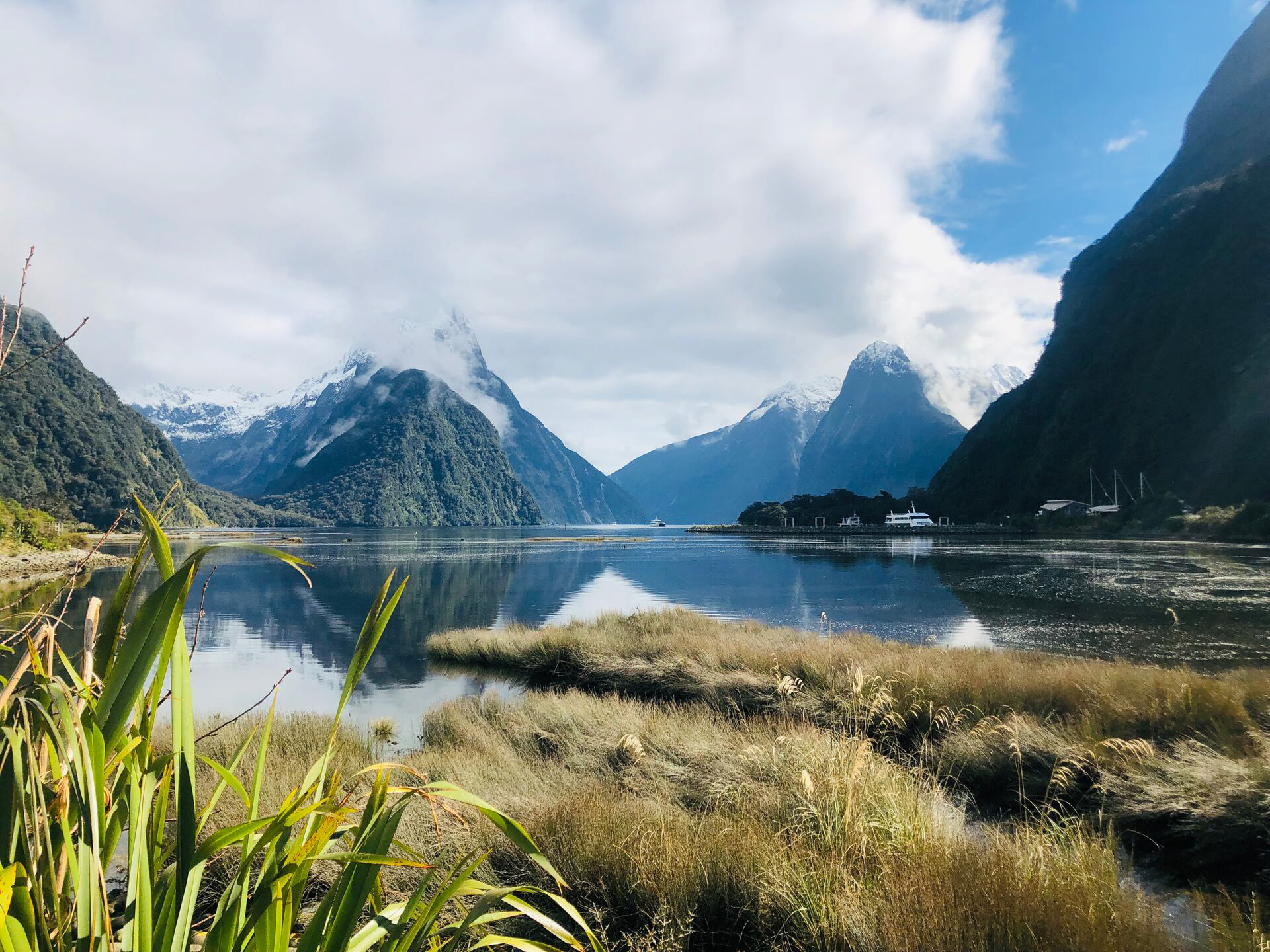 Lake by mountains against sky in New Zealand