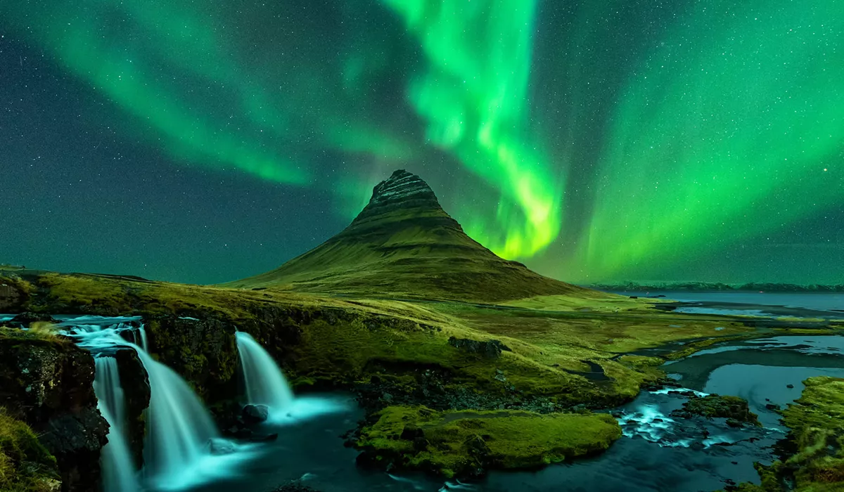 Kirkjufell hill aurora in Iceland