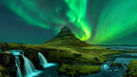 Kirkjufell hill aurora in Iceland