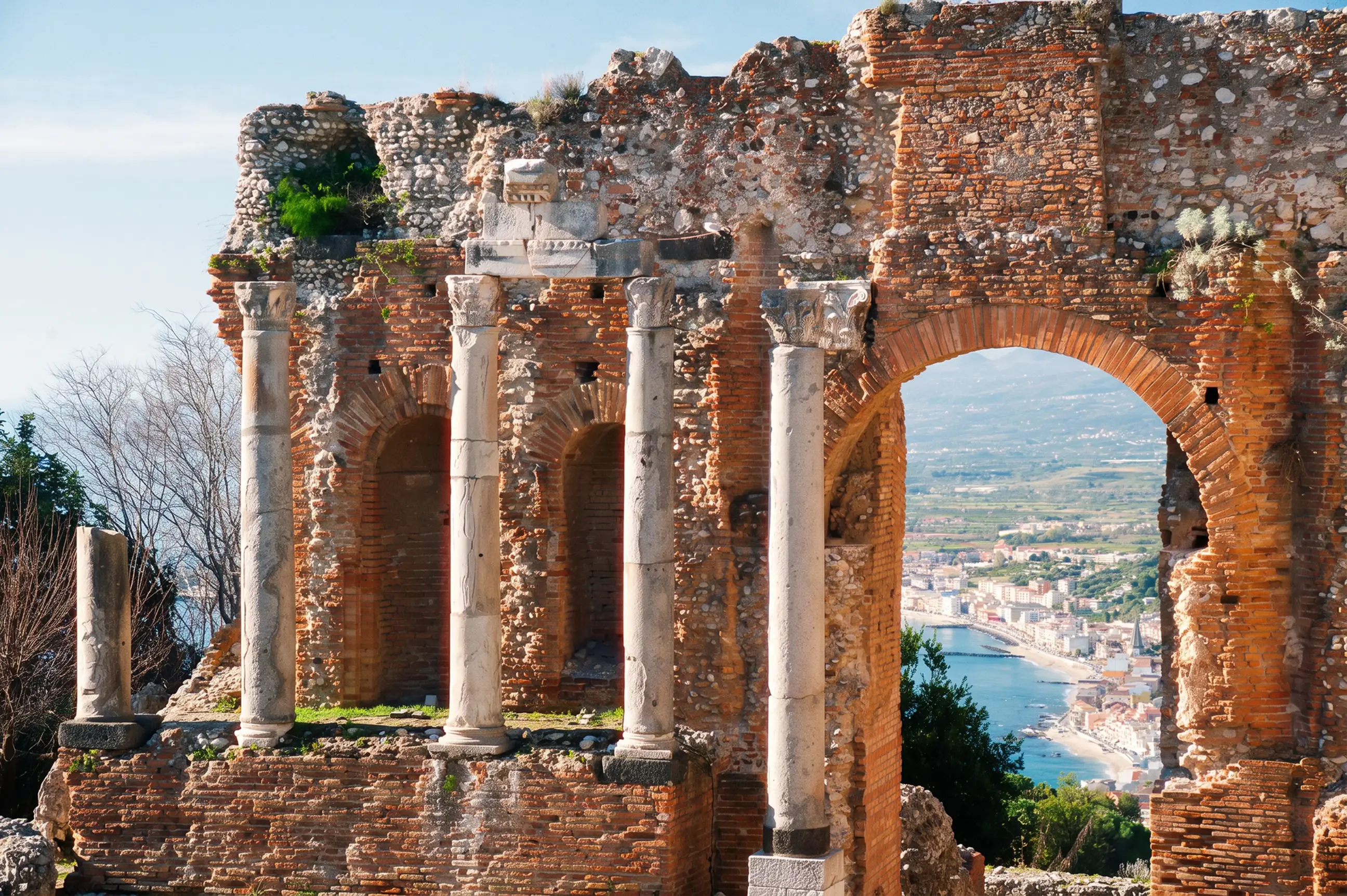 day-hero-greek-theater-taormina-italy.webp