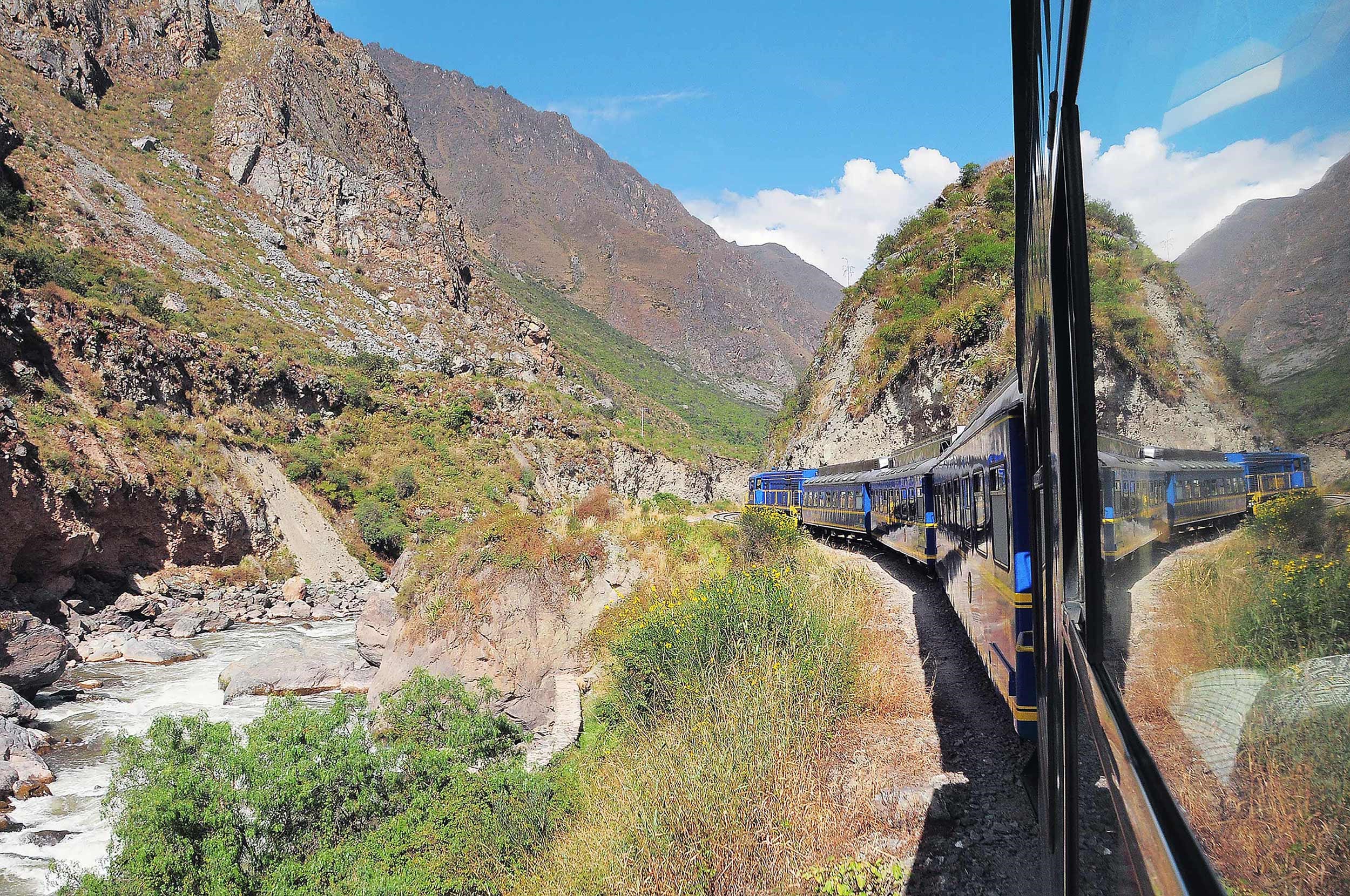 train-cuzco-machu-pichu-peru.jpg