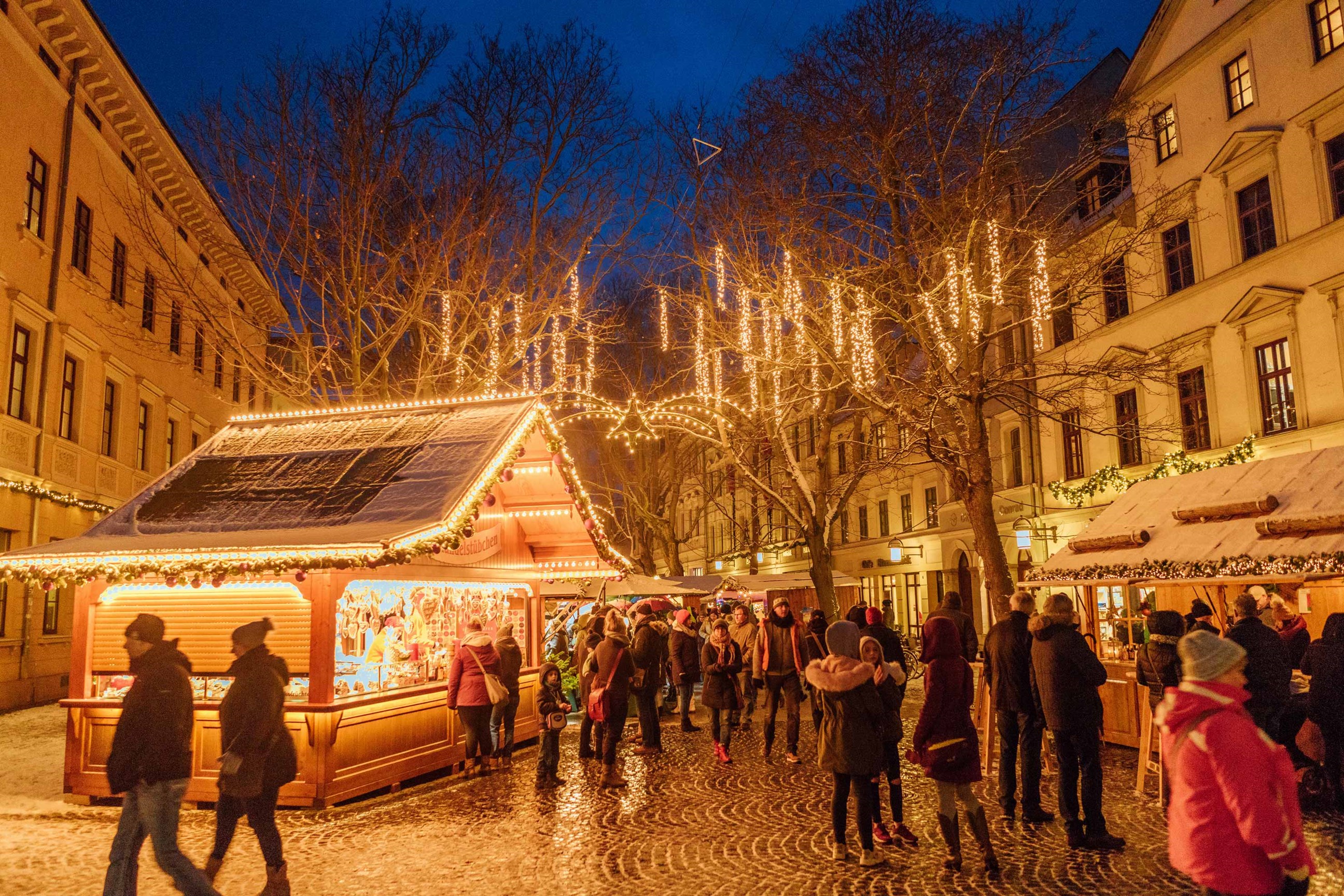 visit-christmas-market-weimar-germany.jpg