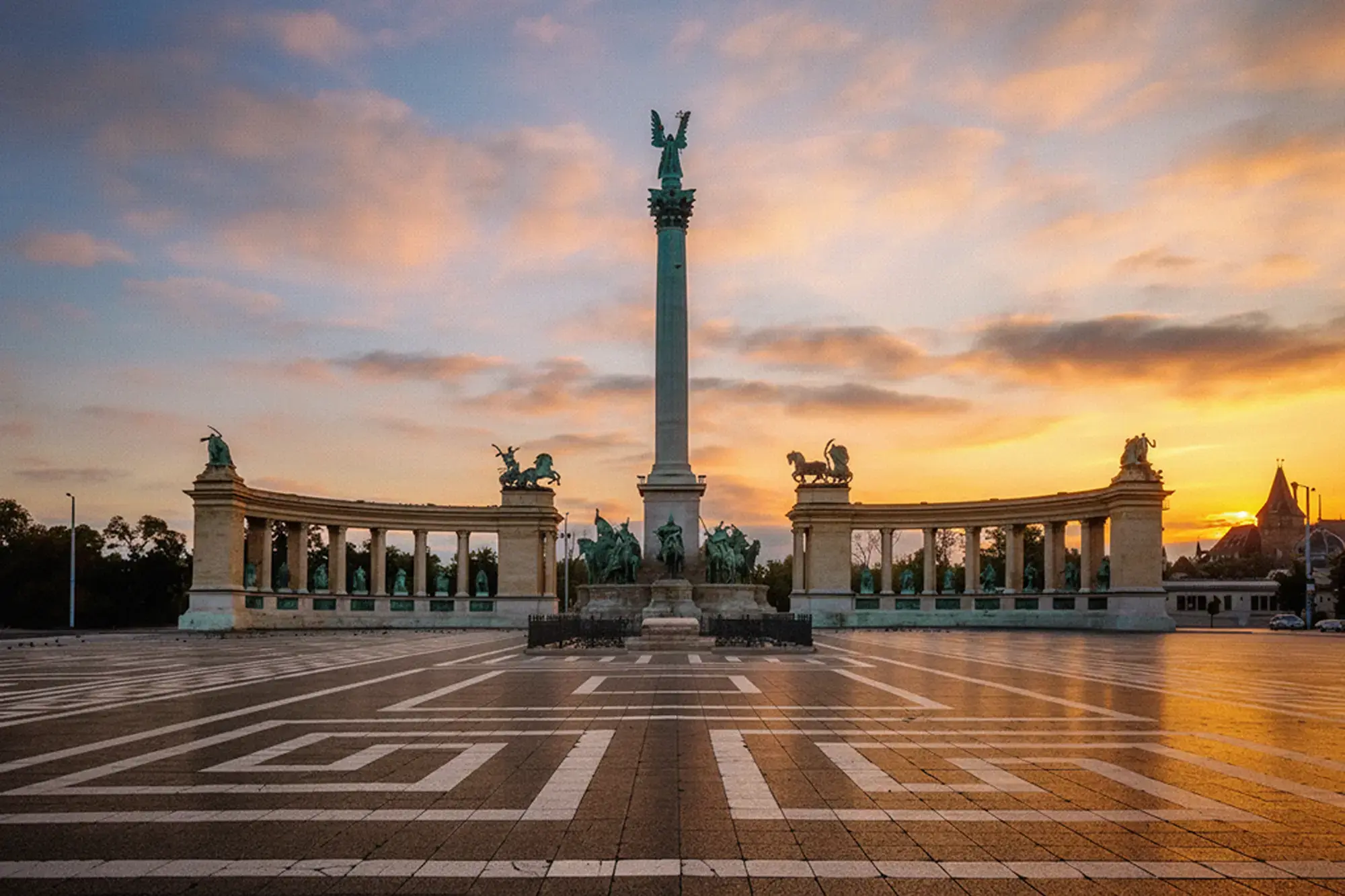 day-hero-sunrise-heroes-square-budapest-hungary.webp