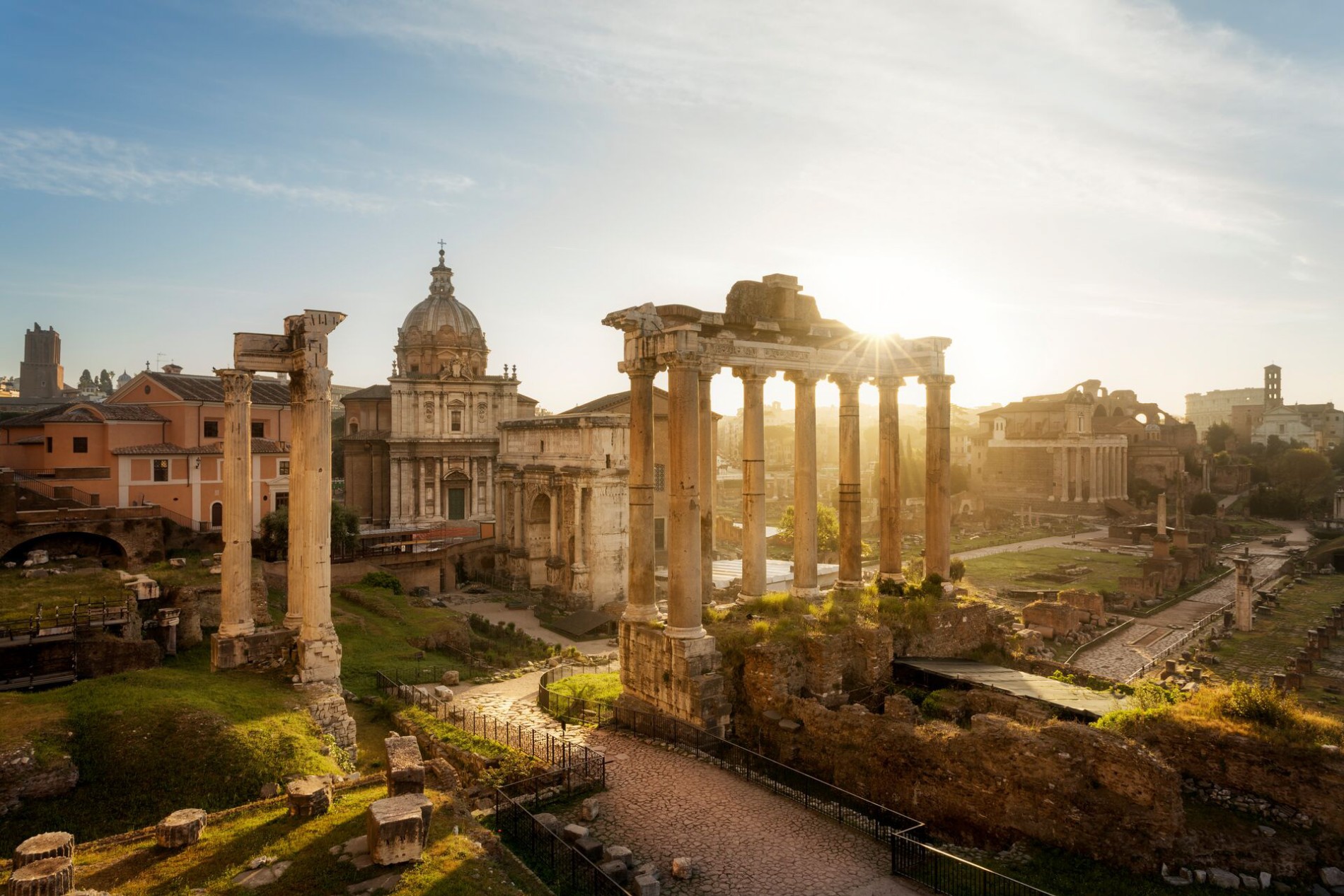  Sunrise on Ancient ruins of Roman Forum in Roma, Italy