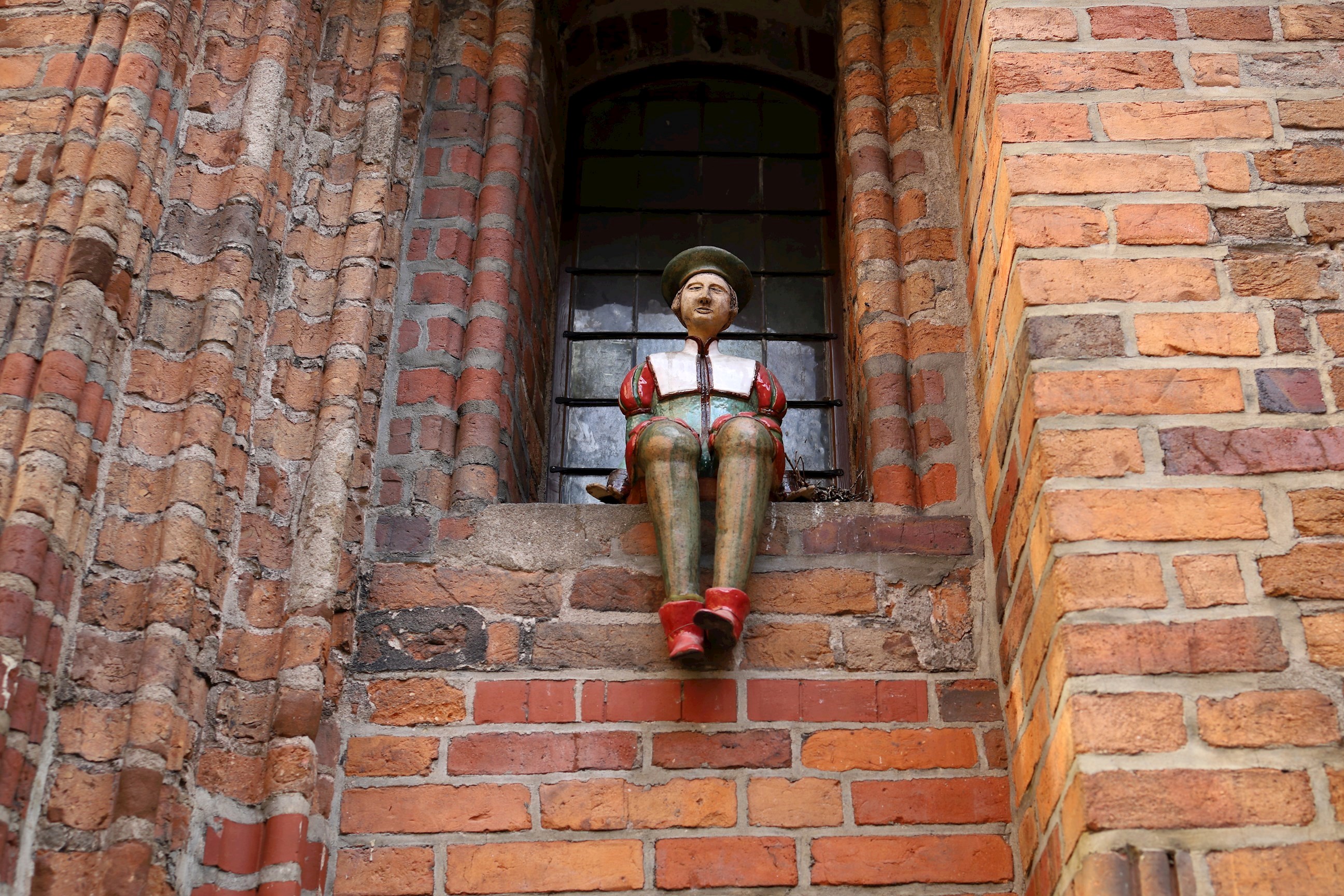 window-in-torun-poland.jpg