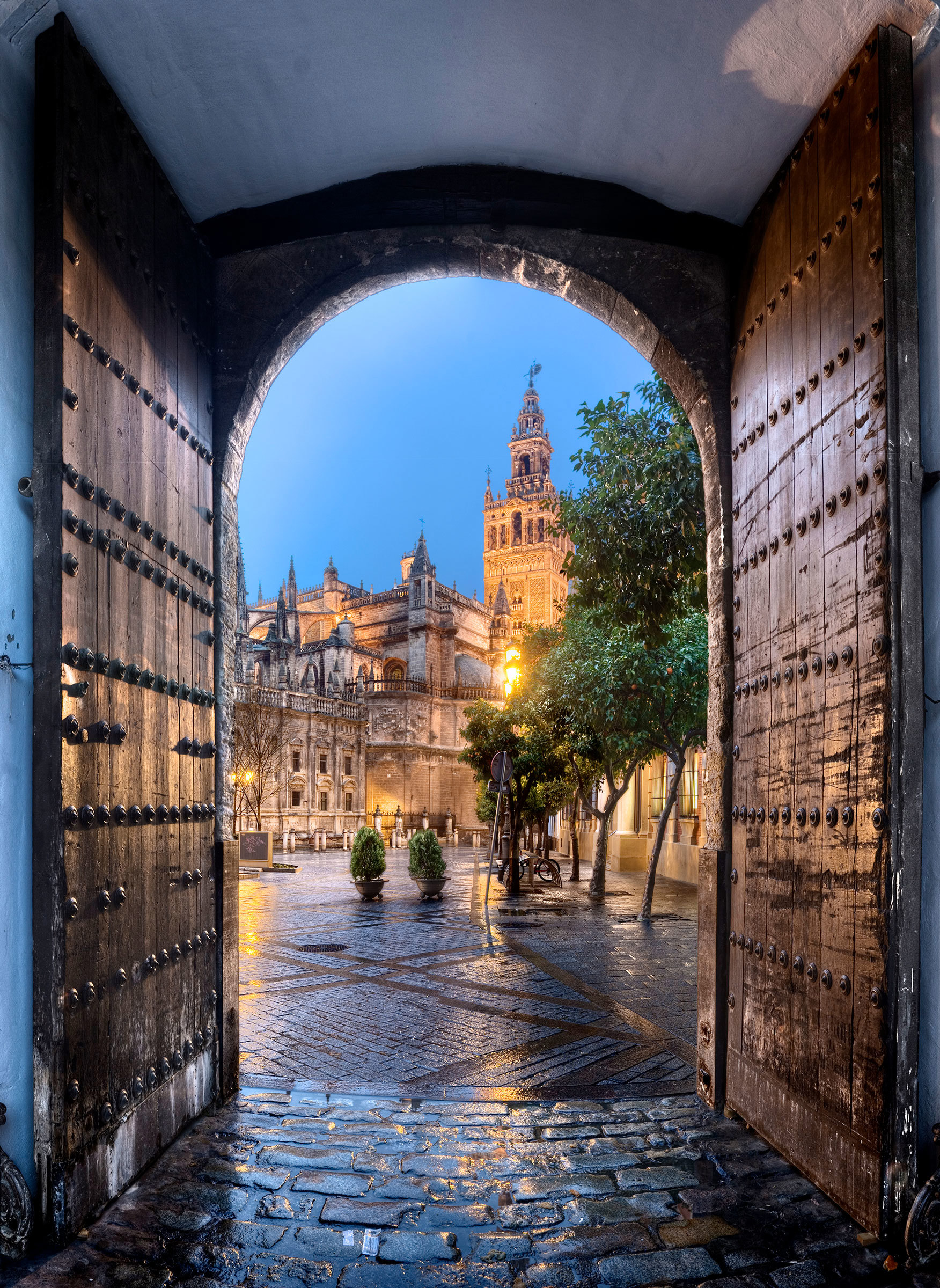 giralda-bell-tower-seville-spain.jpg