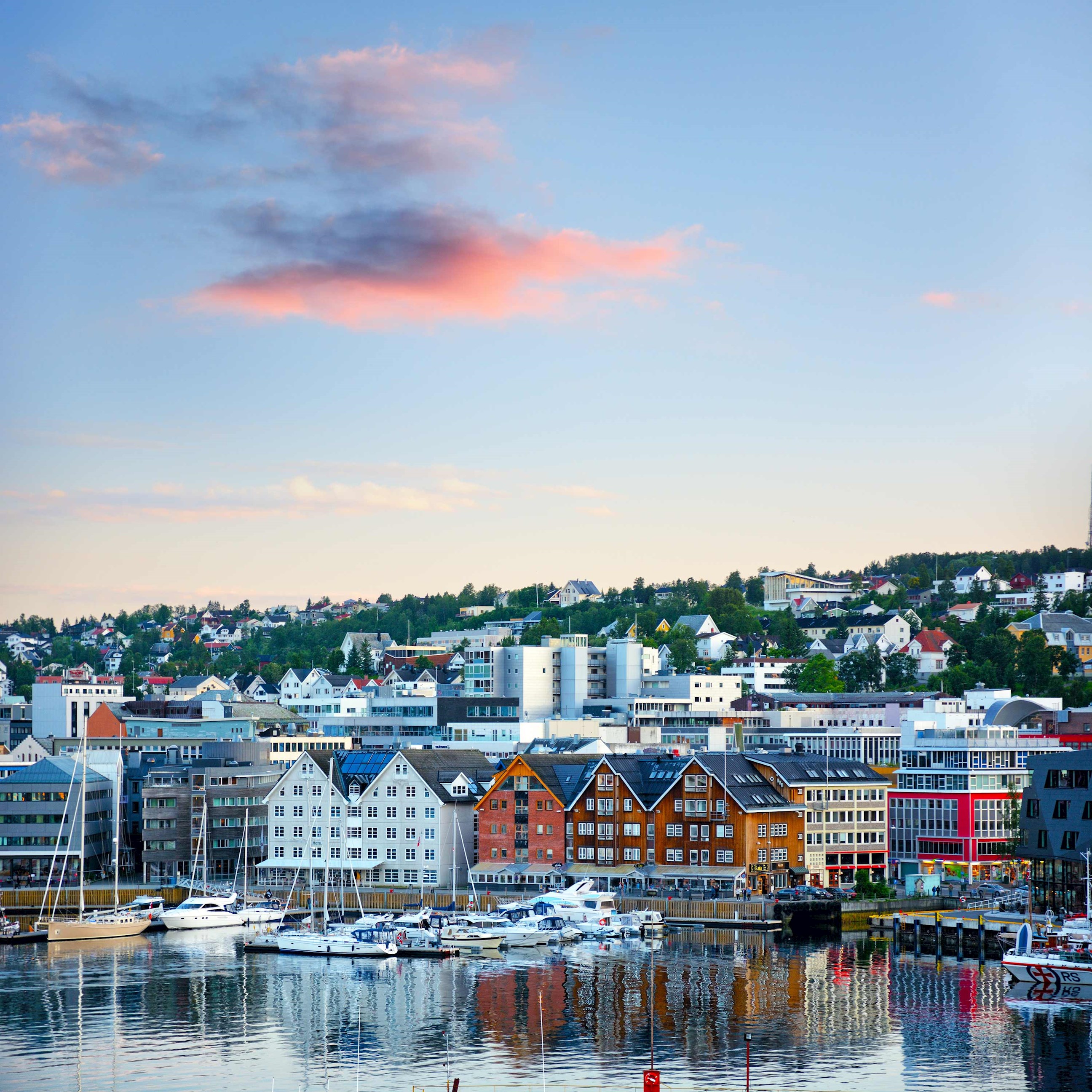 boats-harbour-tromso-norway.jpg