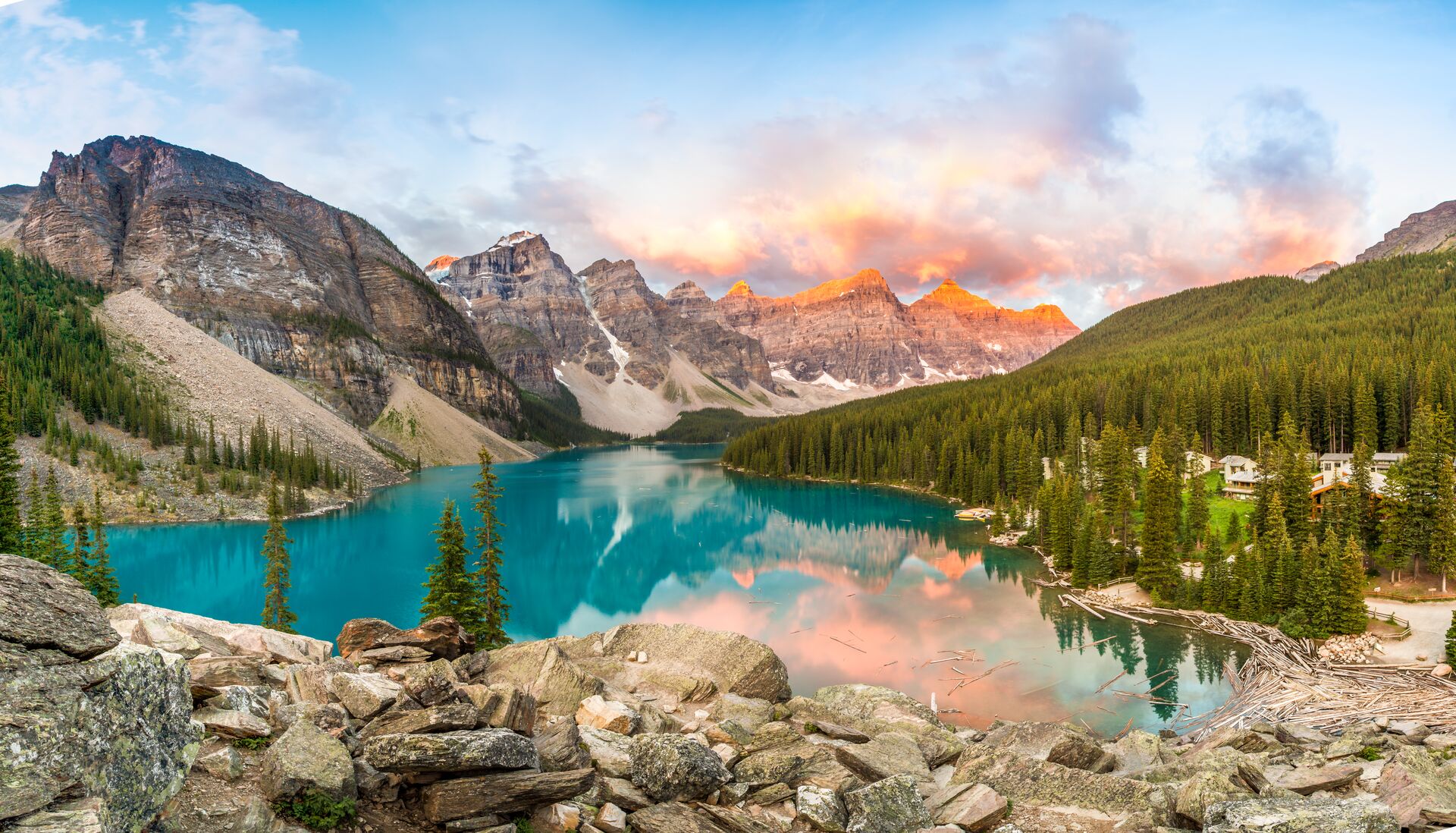 Moraine Lake surrounded by mountains in Alberta Banff National Park, Canada