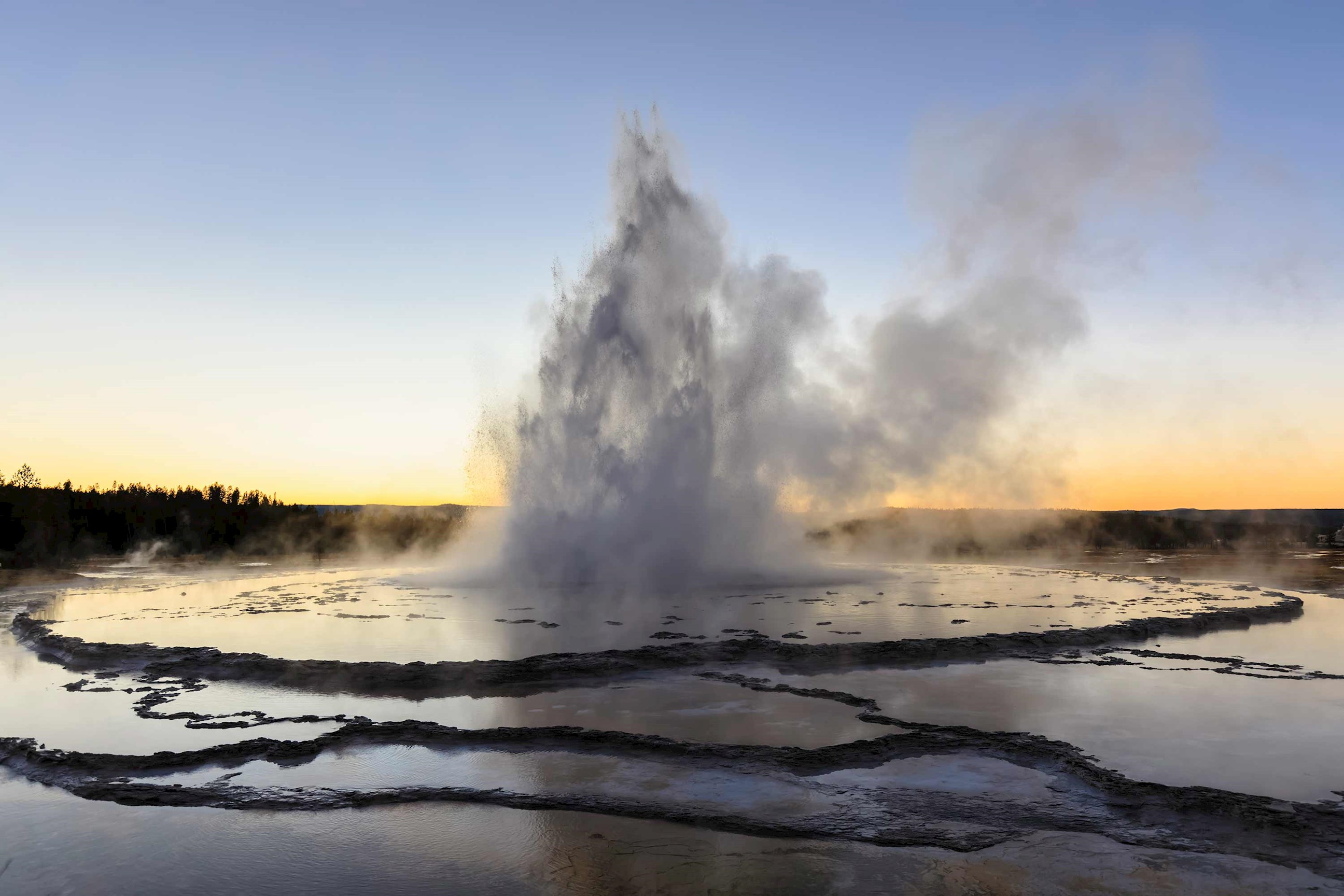 lower-geyser-basin-yellowstone-national-park-usa.jpg