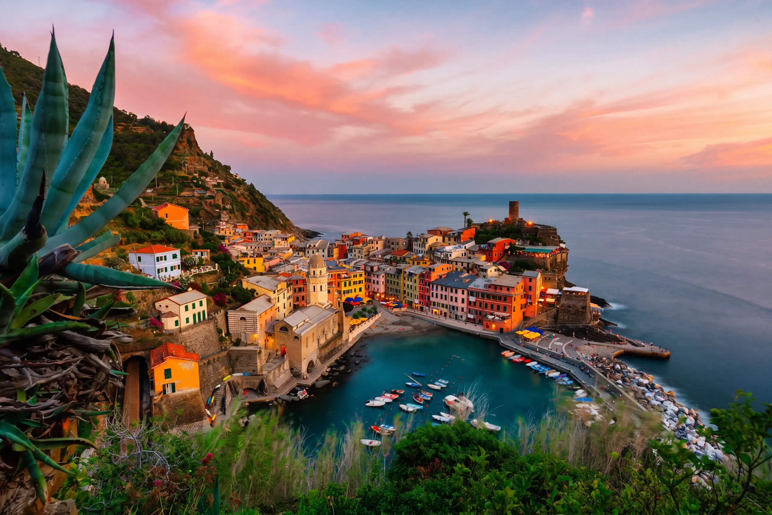 day-hero-colorful-mediterranean-buildings-cinque-terre-italy.webp