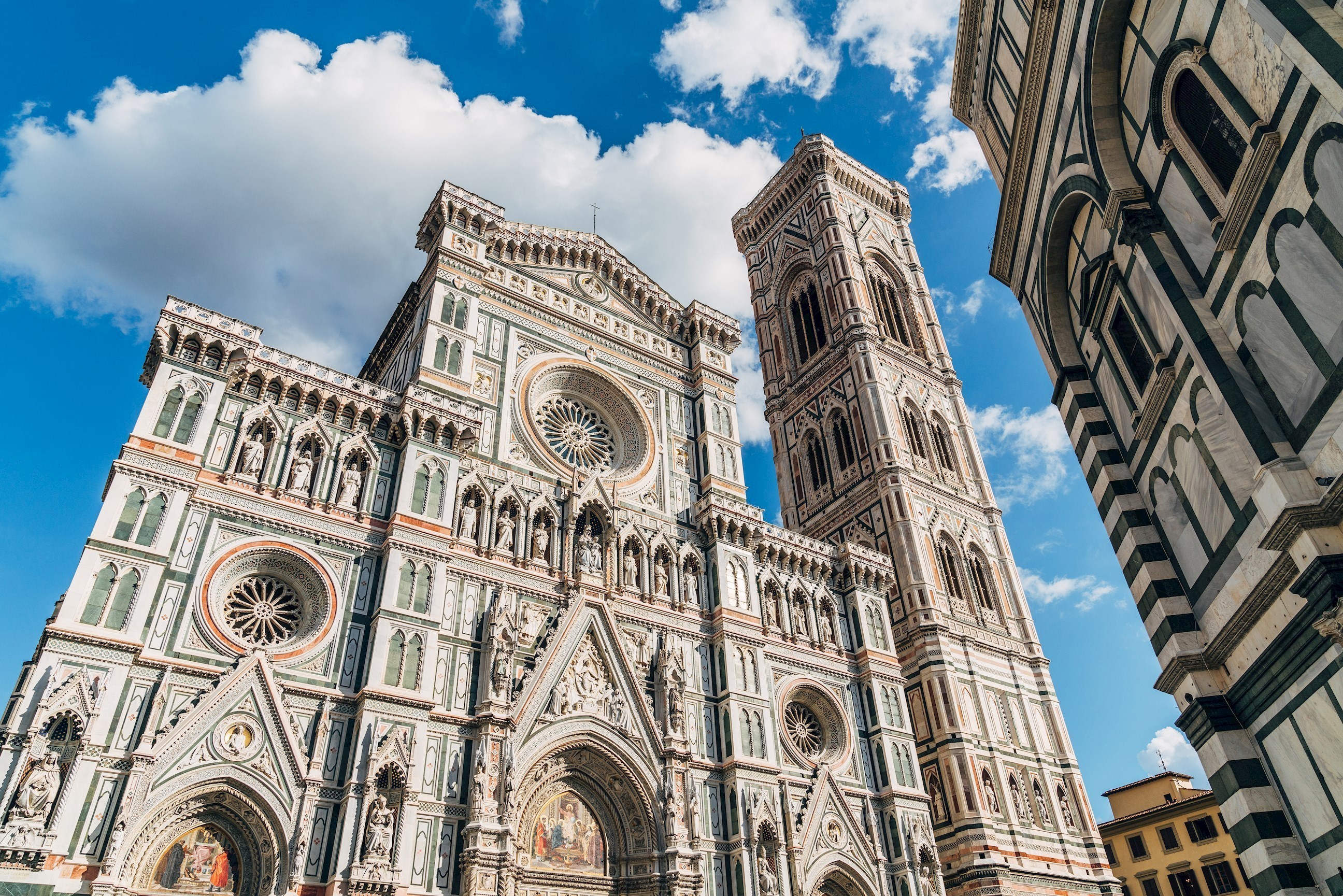 low-angle-duomo-florence-italy.jpg