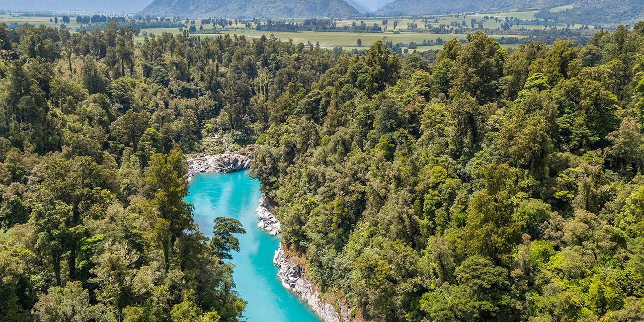 hokitika-gorge-with-mountains-background-credit-development-west-coast-day-16.jpg