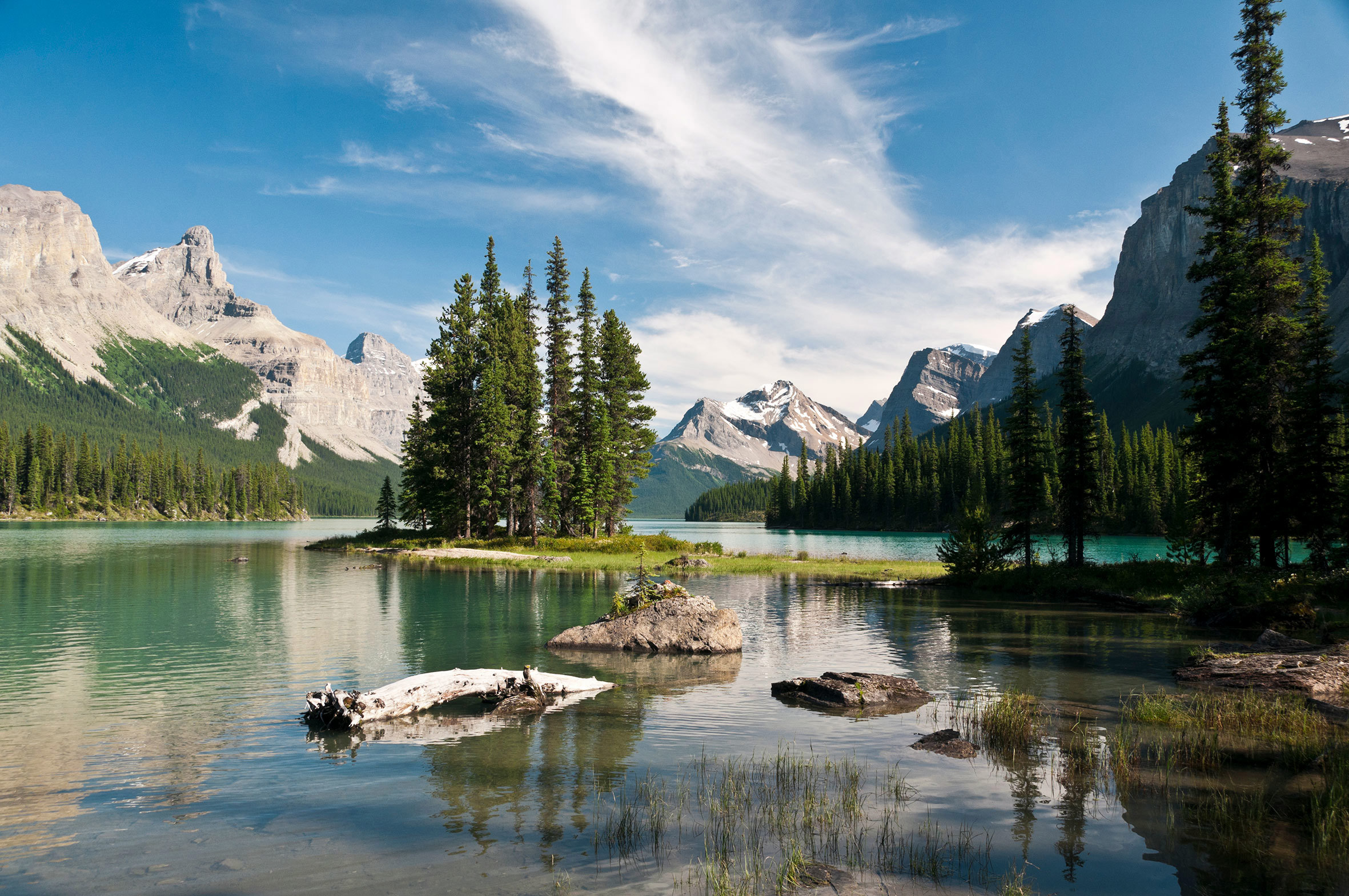 spirit-island-maligne-lake-jasper-national-park-canada-gettyimages-166004882.jpg