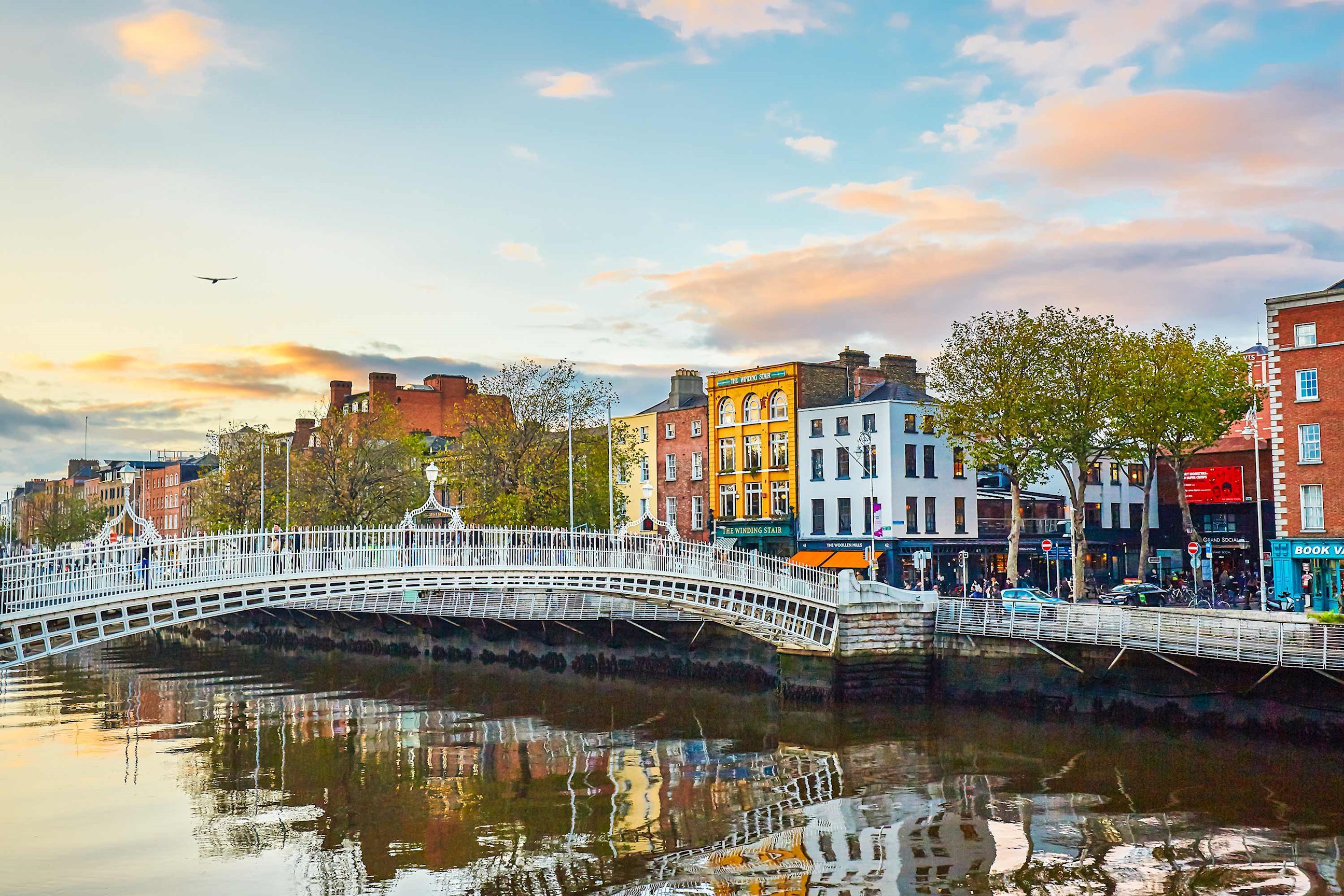 hapenny-bridge-dublin-ireland.jpg