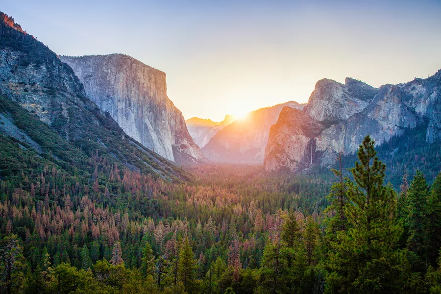 Yosemite National Park At Sunset, California, USA 921101000
