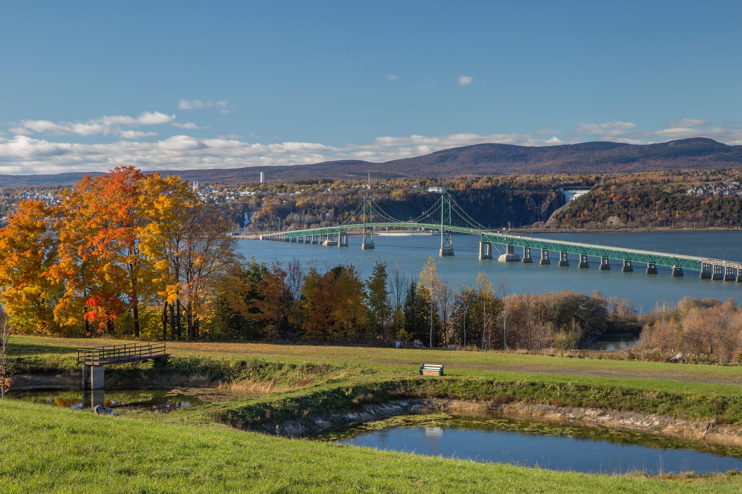 bridge-to-ile-d-orlean-quebec-canada.jpg