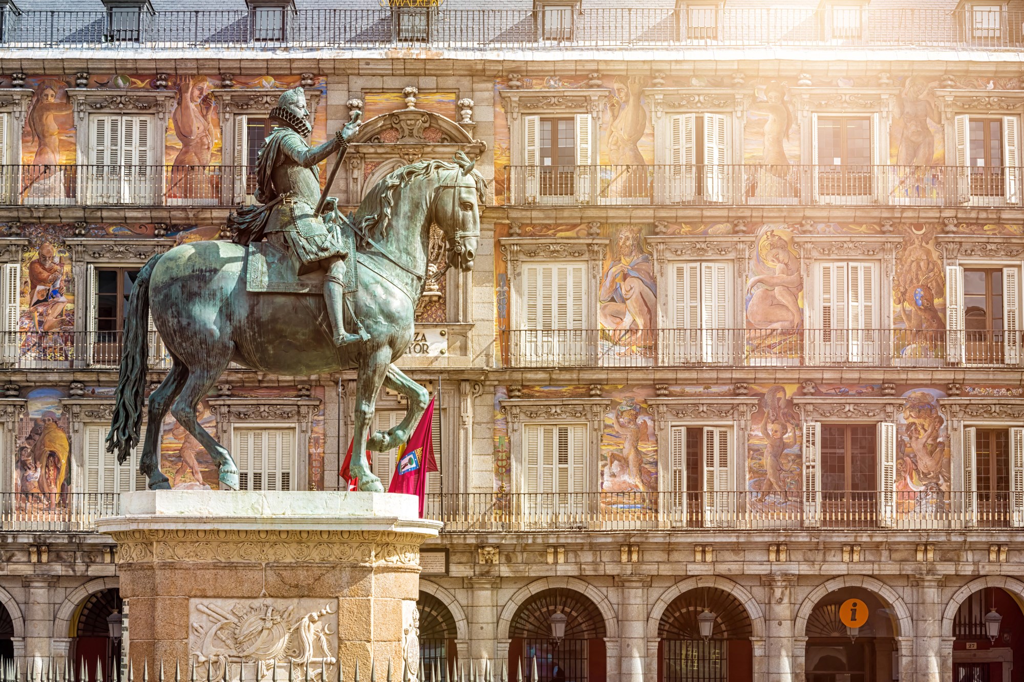 32_plaza-mayor-madrid-spain.jpg