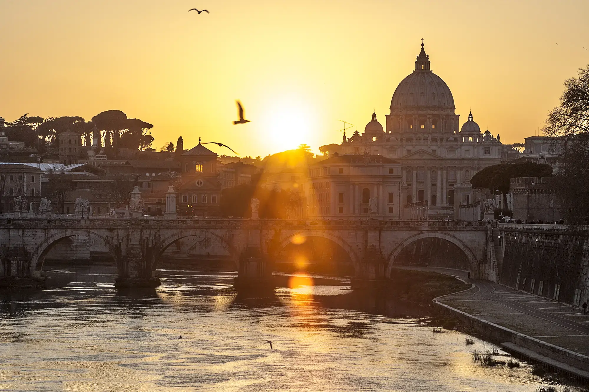 day-hero-sunset-basilica-st-peter-rome-itlay.webp