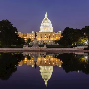 see-the-capitol-the-white-house-and-the-jefferson-memorial-lit-up-at-night-on-the-washington-illumination-tour-usa.jpg