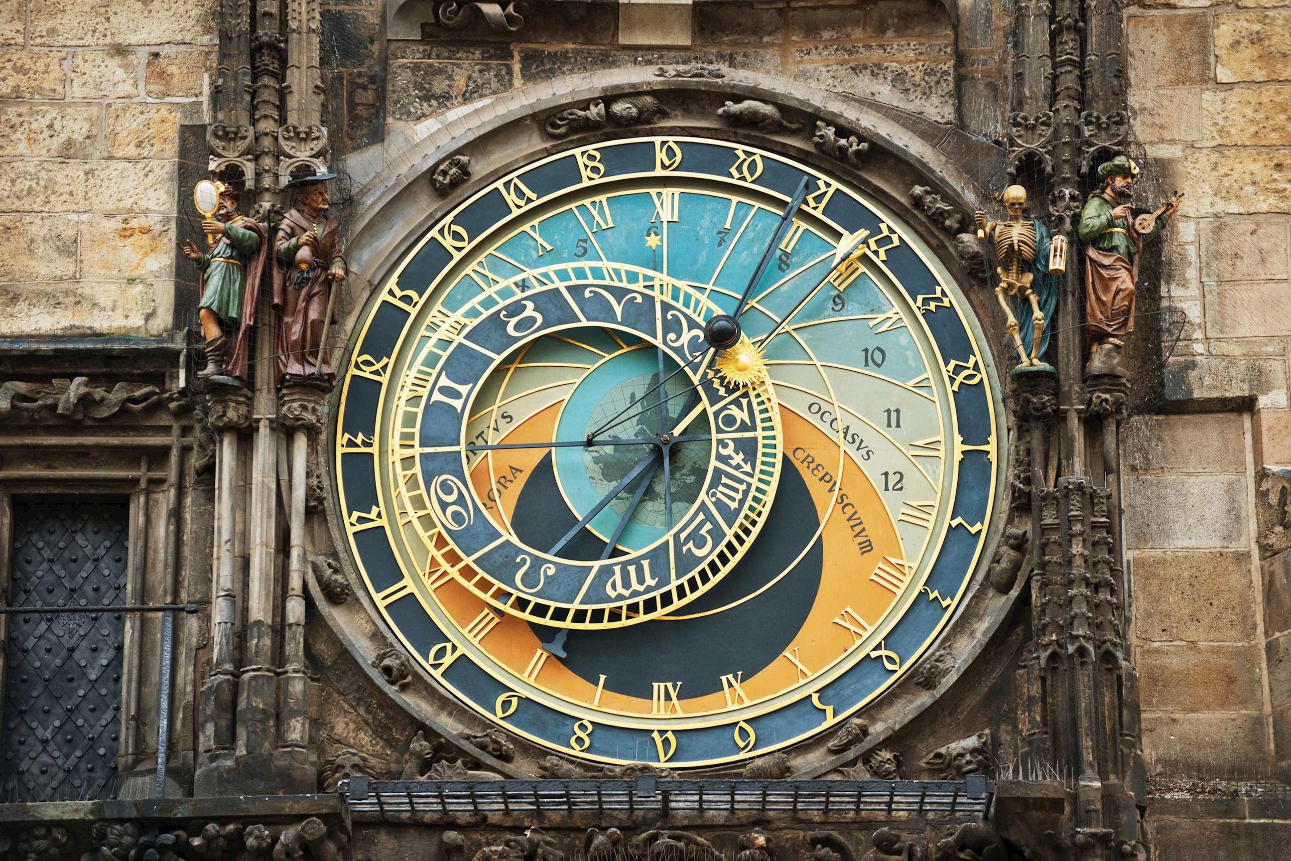 astronomical-clock-prague-czech-republic.jpg