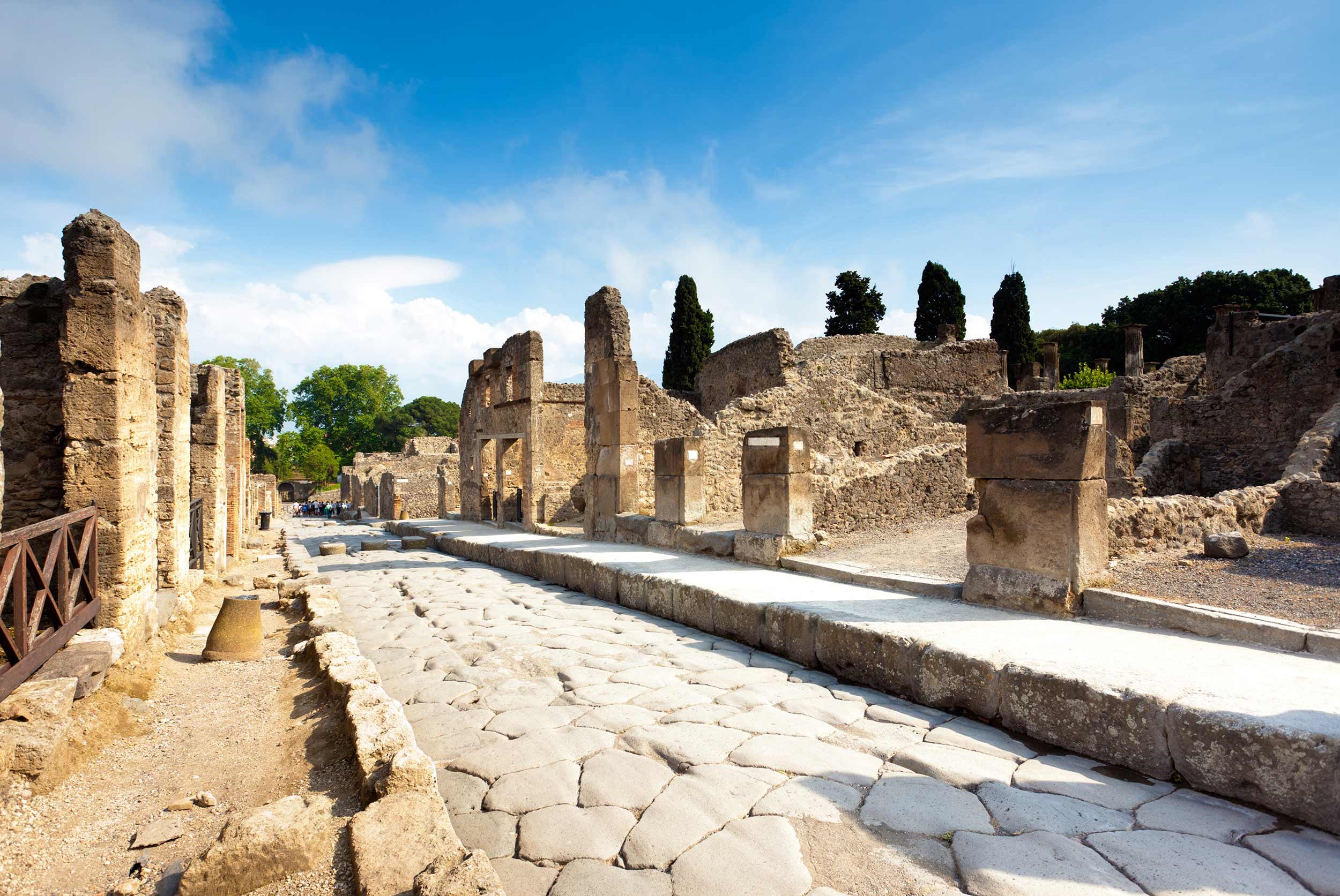 ruins-pompeii-italy.jpg